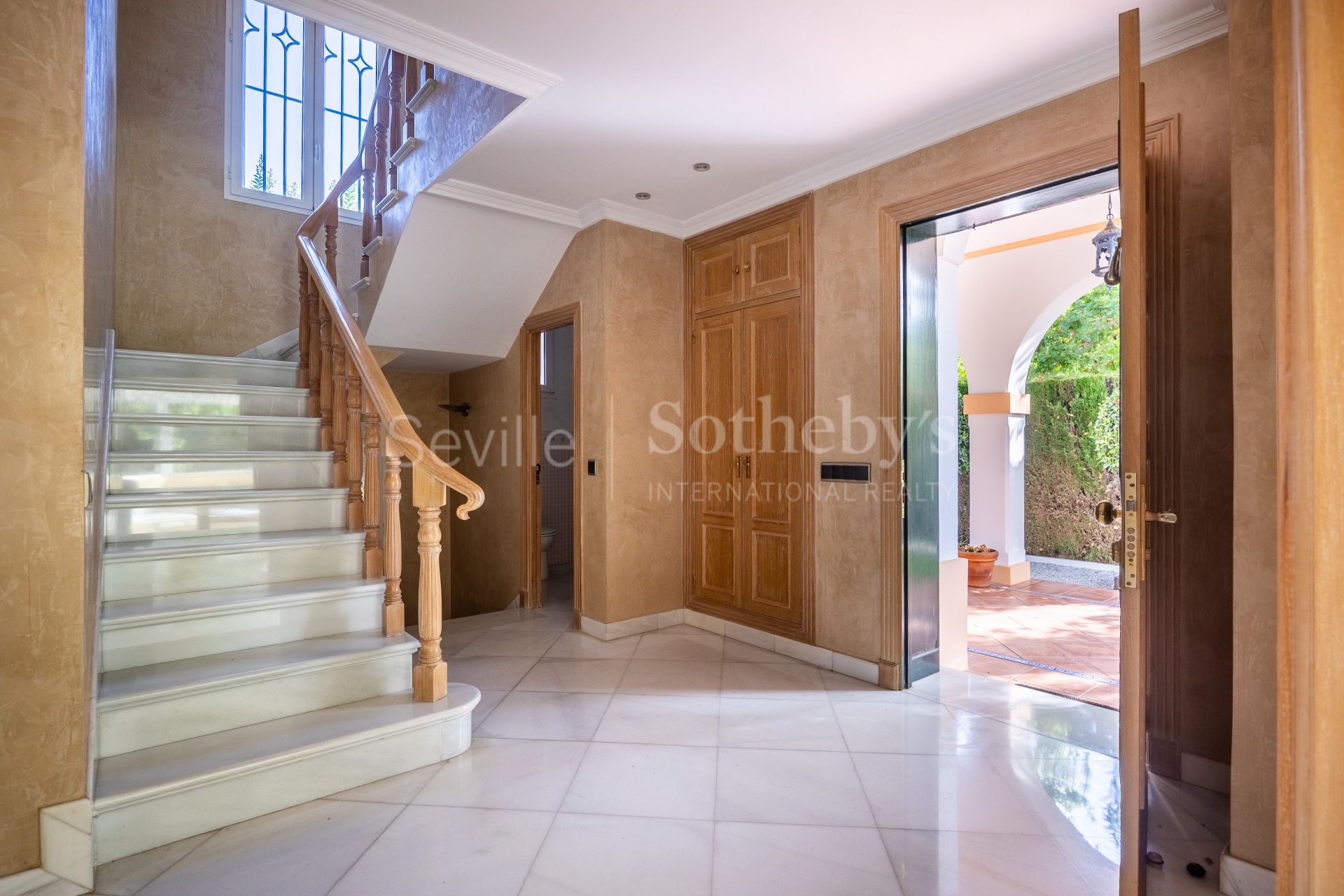 Exclusive detached home with mature garden in El Zaudín