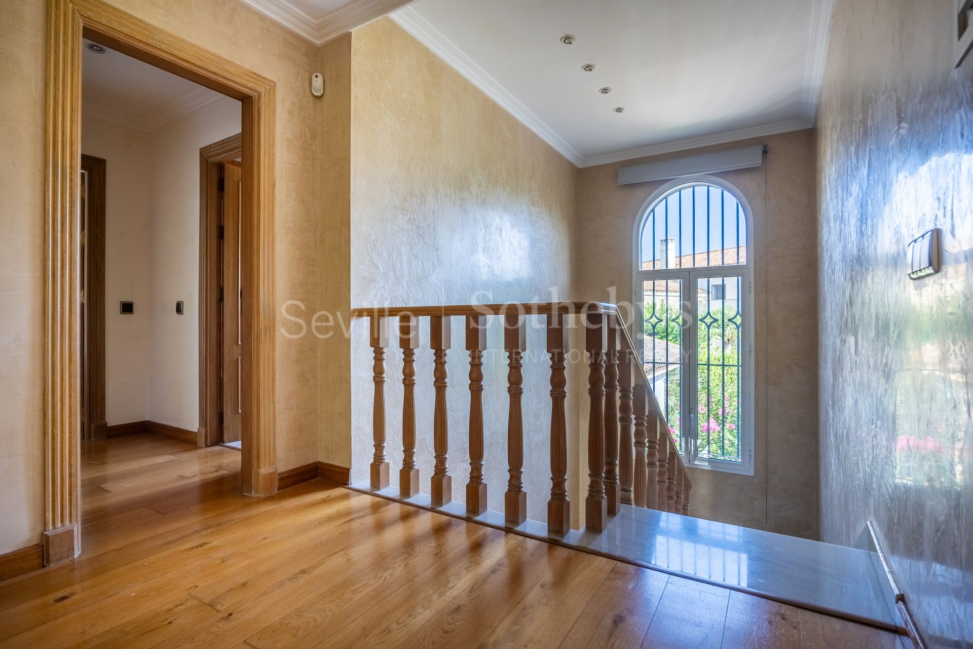 Exclusive detached home with mature garden in El Zaudín