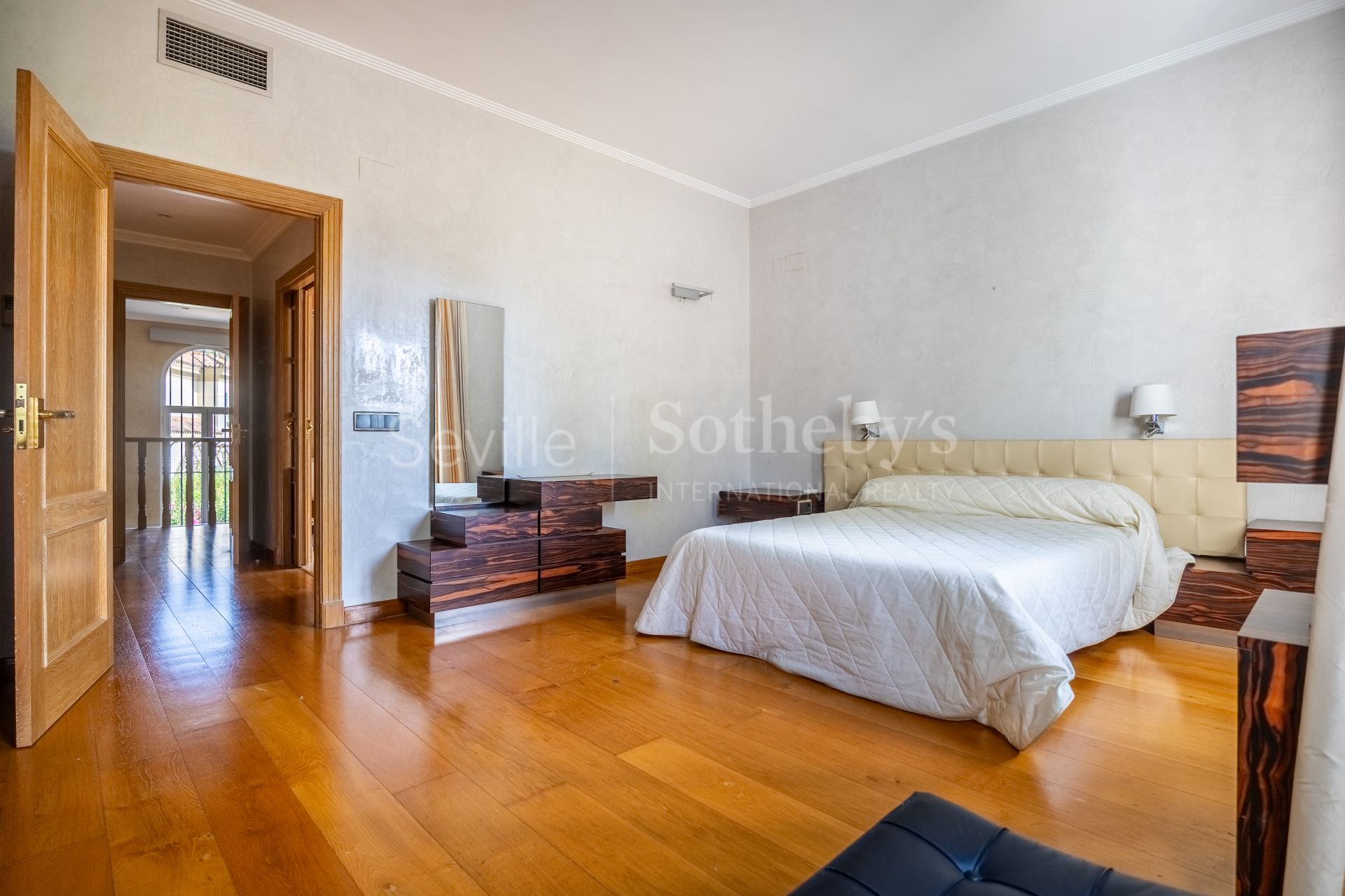 Exclusive detached home with mature garden in El Zaudín