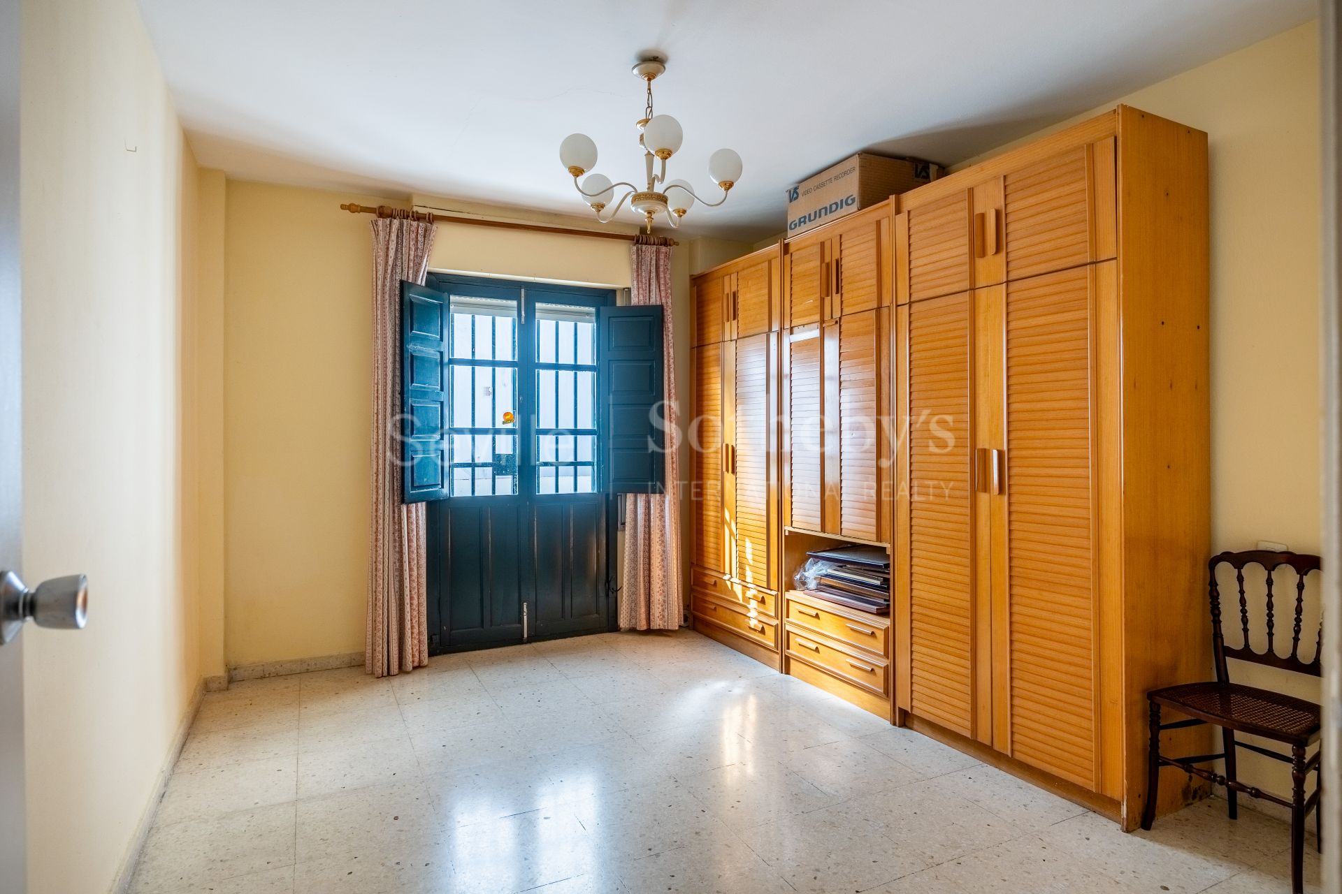 Apartment with views of the Triana Bridge, Altozano, the Cathedral, and the Torre del Oro.