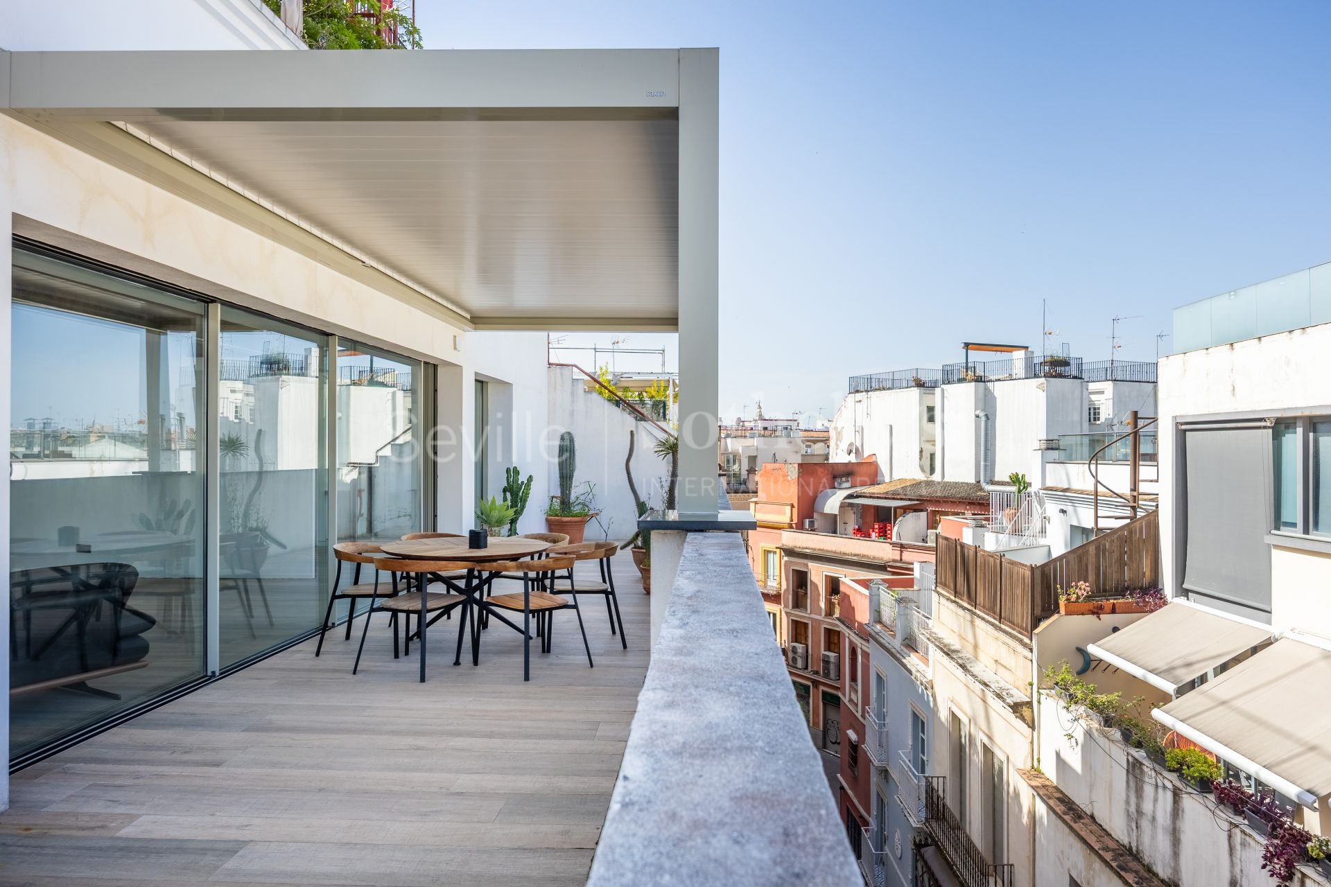 Ático con terraza de 45 metros cuadrados en calle Fernández y González