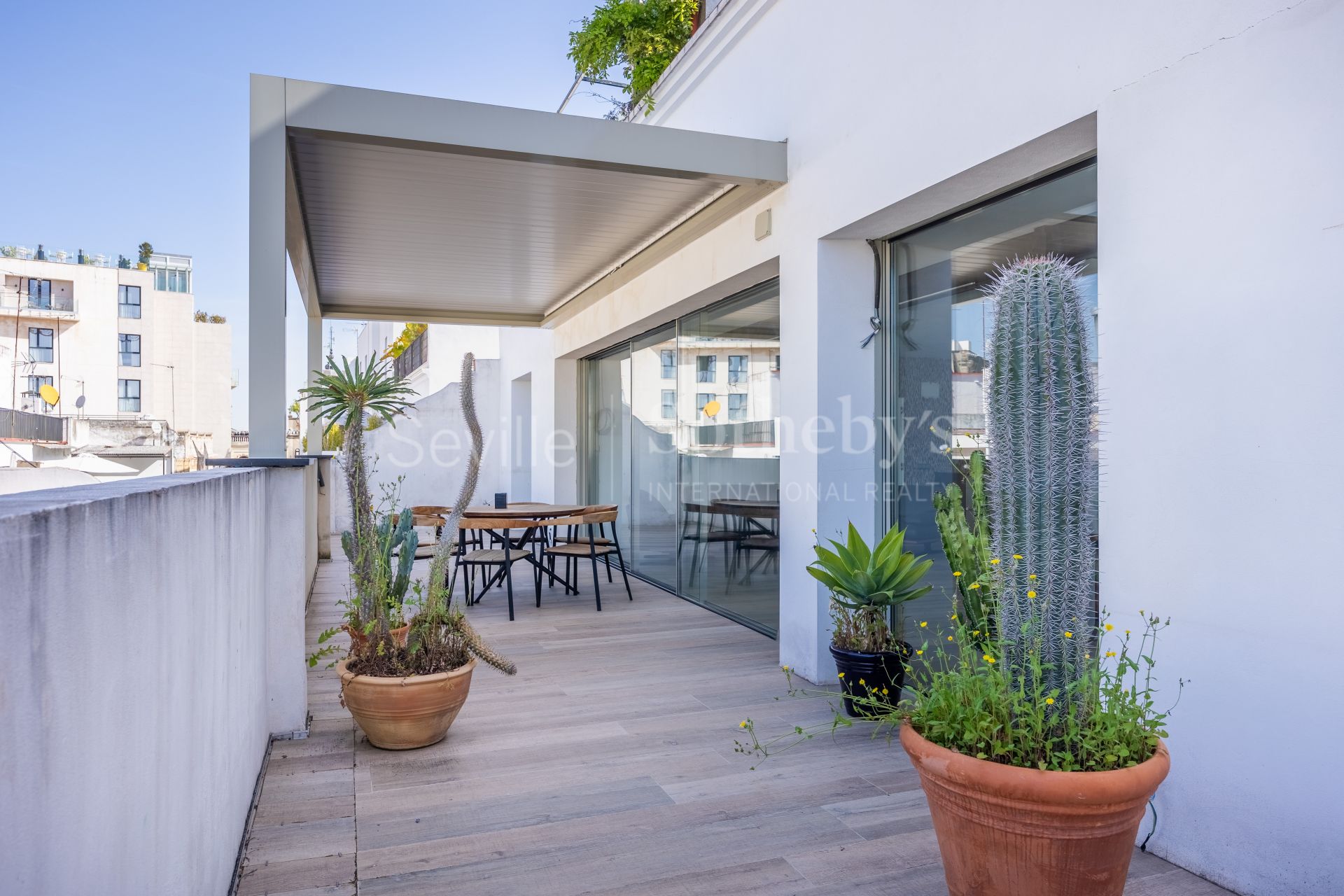 Ático con terraza de 45 metros cuadrados en calle Fernández y González