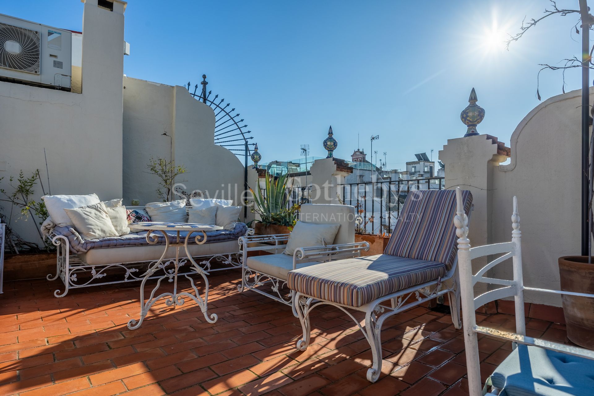 Casa sevillana con licencia turística y vistas a la Catedral