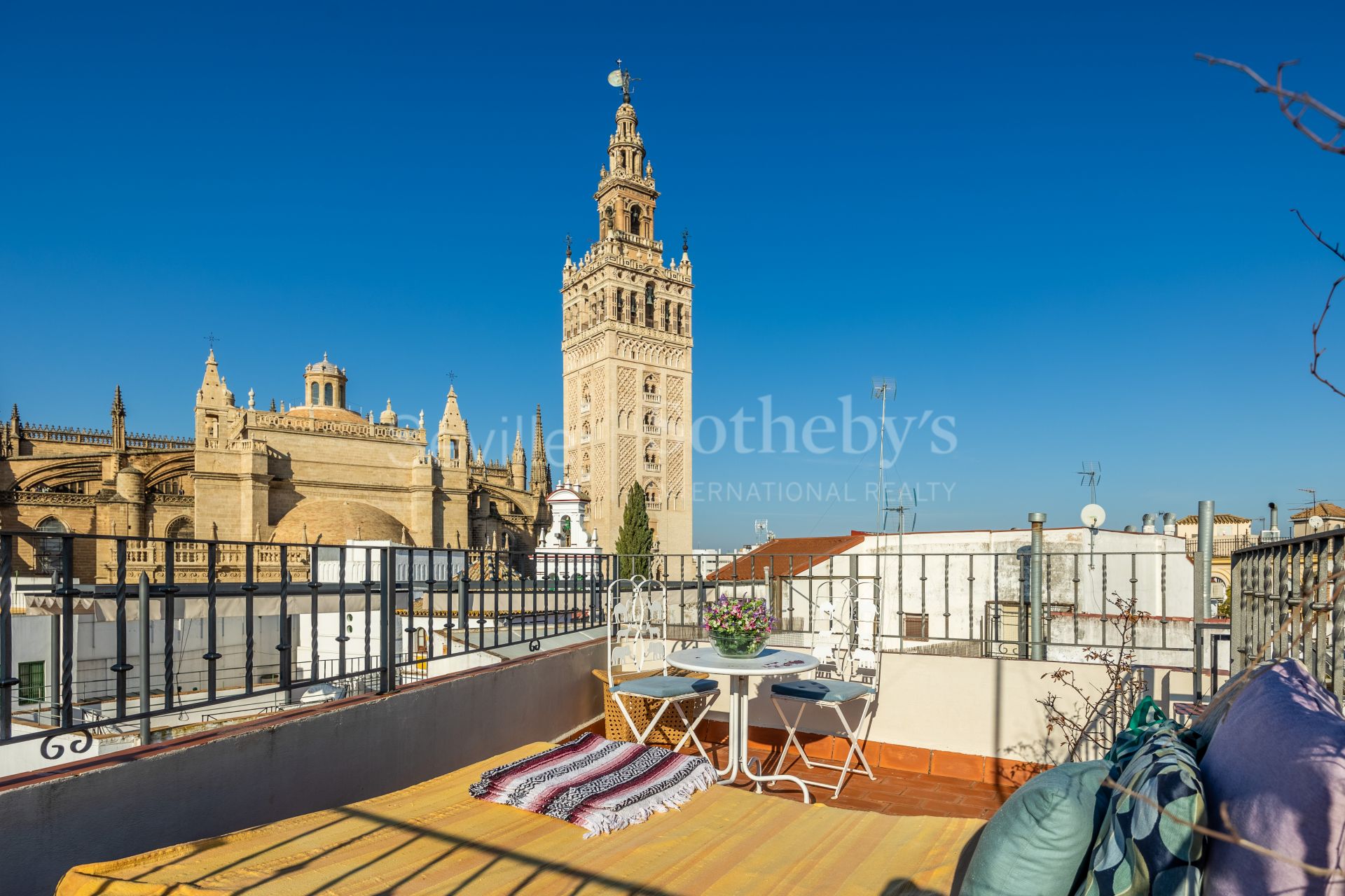 Casa sevillana con licencia turística y vistas a la Catedral