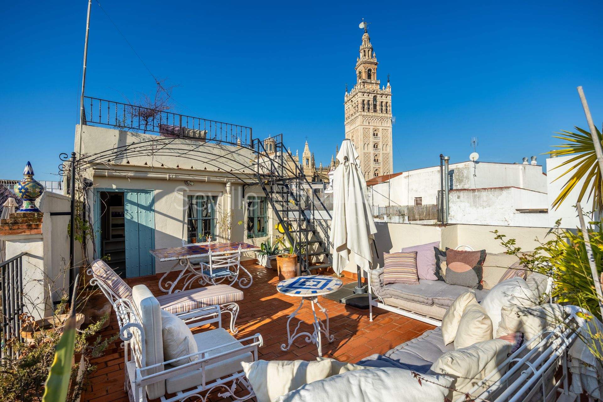 Casa sevillana con licencia turística y vistas a la Catedral