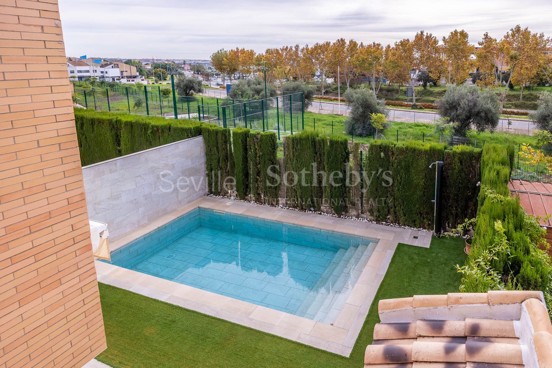 House with private swimming pool and communal areas ready to move into in Espartinas