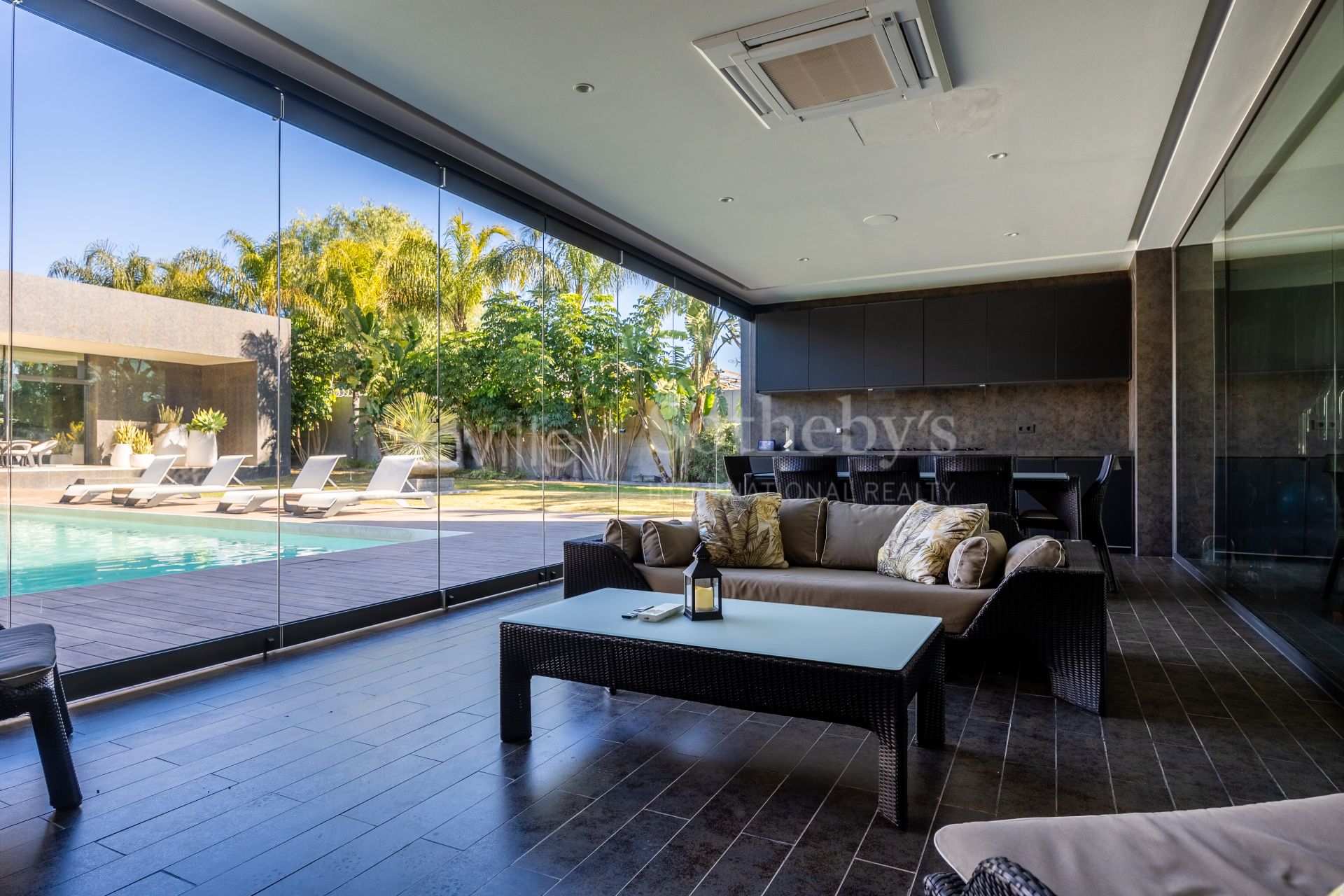 Exclusive Contemporary Villa with Pool, Cinema, and Spa