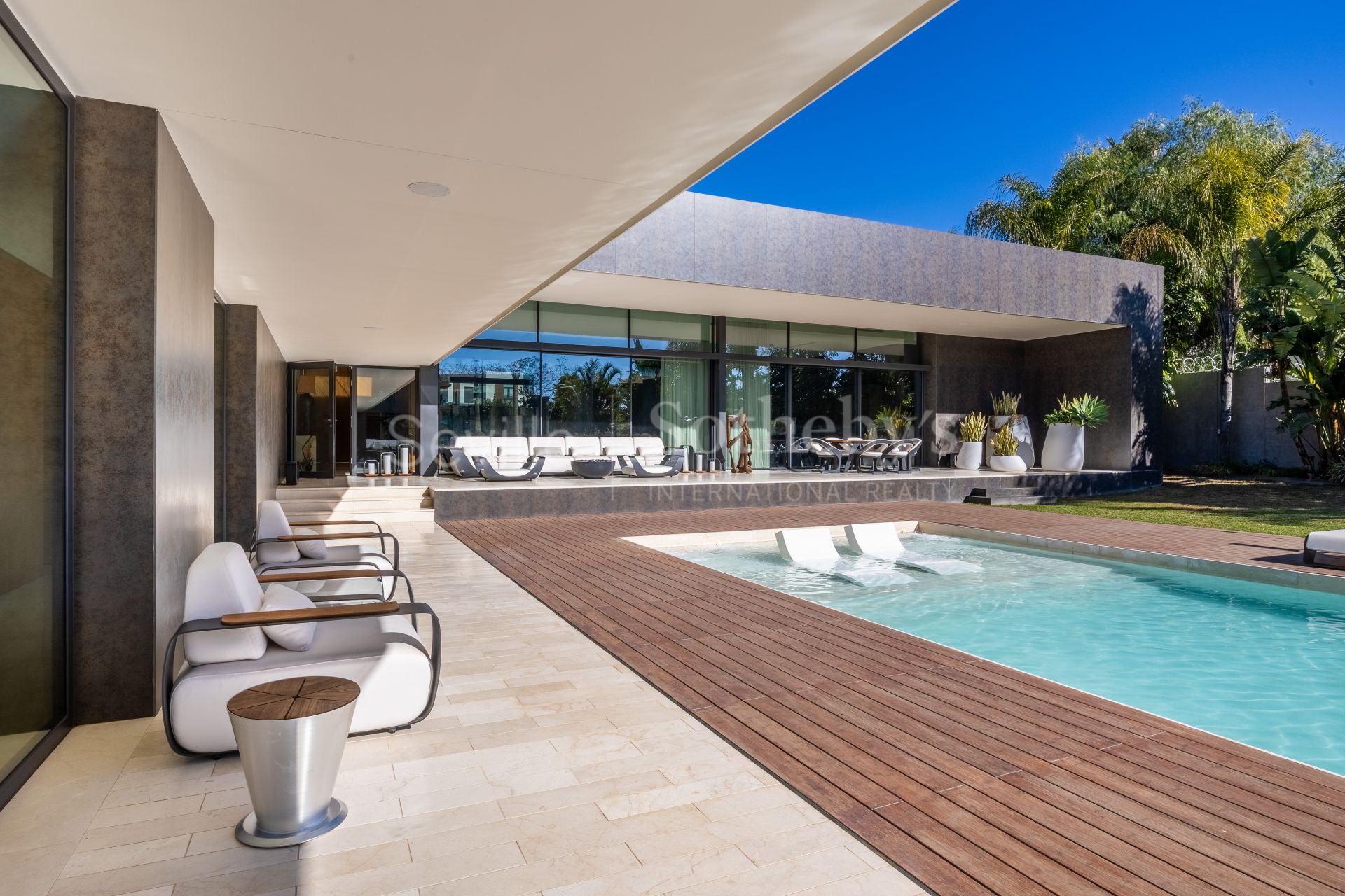 Exclusive Contemporary Villa with Pool, Cinema, and Spa