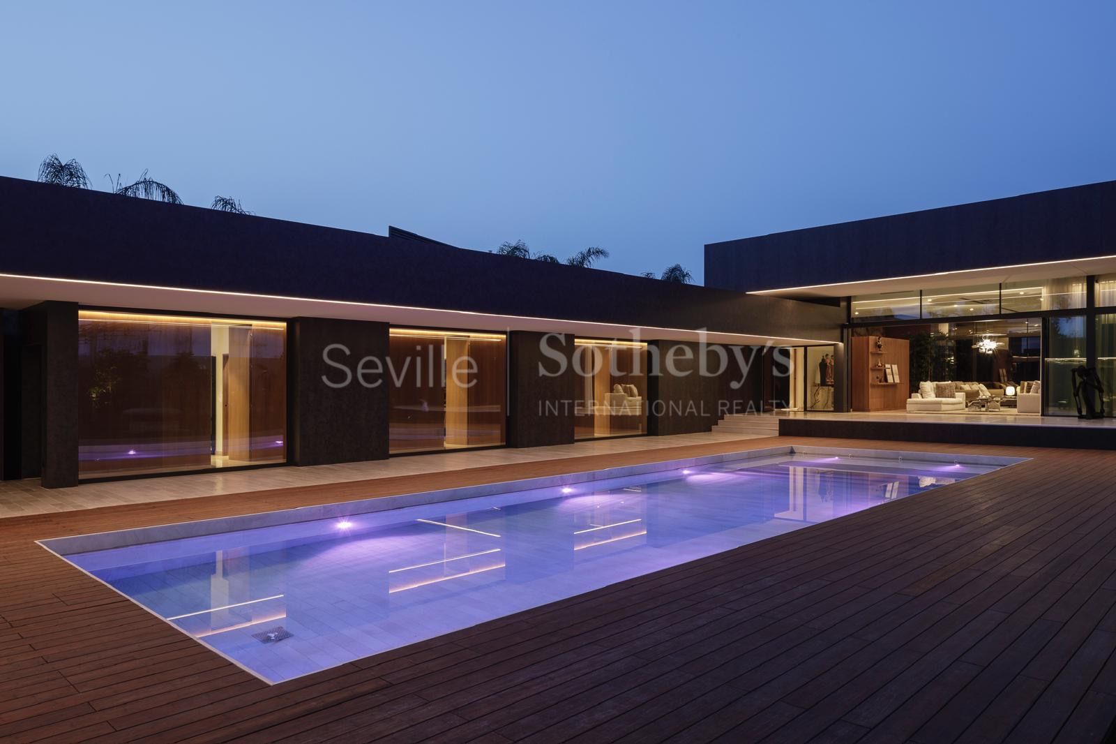 Exclusivo chalet contemporáneo con piscina, cine y spa en Sevilla