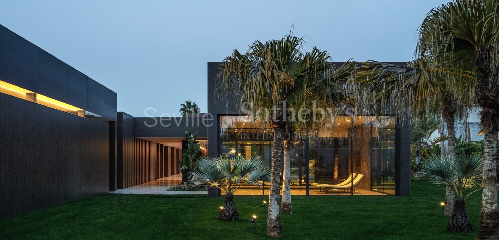 Exclusivo chalet contemporáneo con piscina, cine y spa en Sevilla