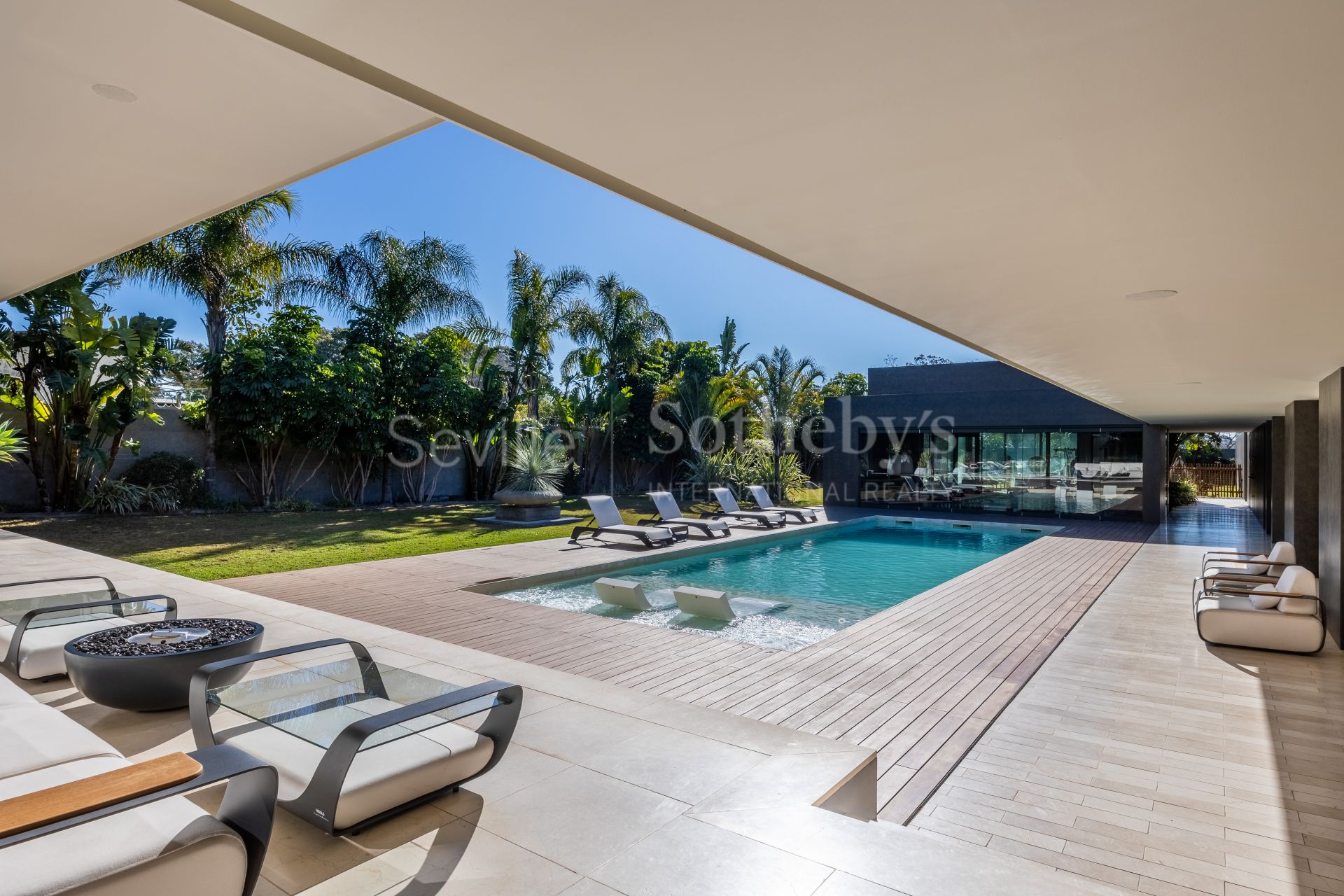 Exclusivo chalet contemporáneo con piscina, cine y spa en Sevilla