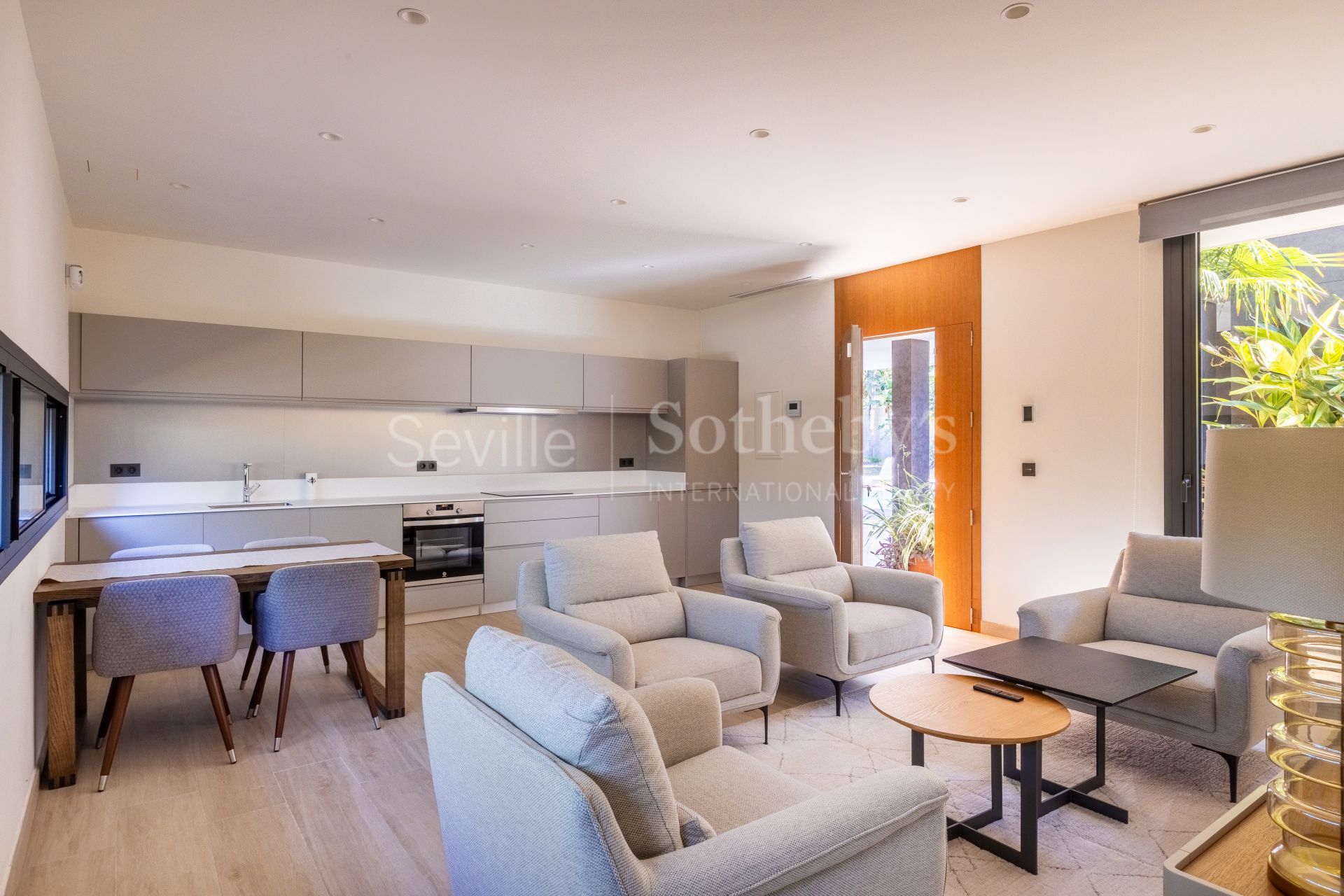 Exclusivo chalet contemporáneo con piscina, cine y spa en Sevilla