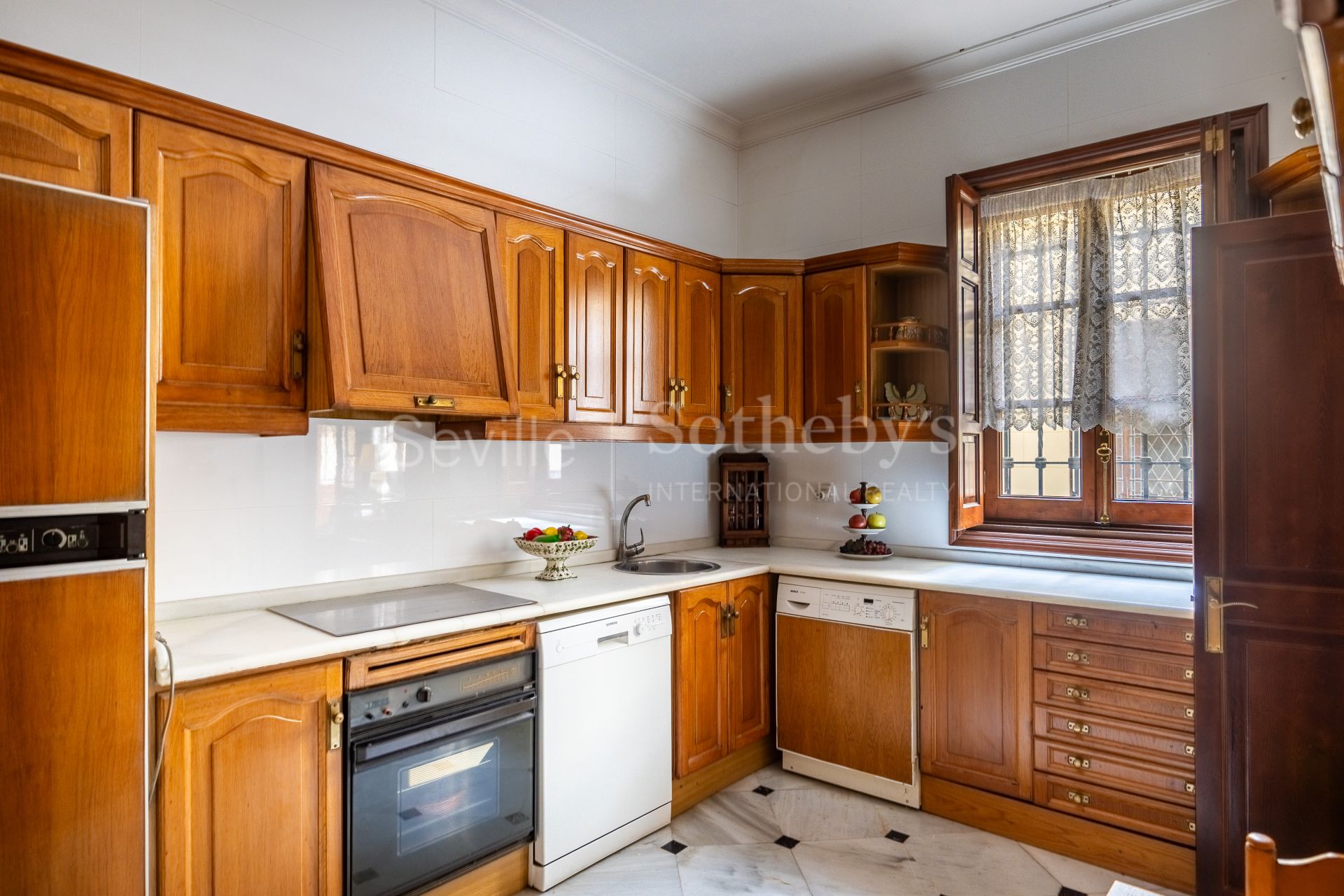 Architectural gem by Teodoro Anasagasti Next to the Alcázar of Jerez