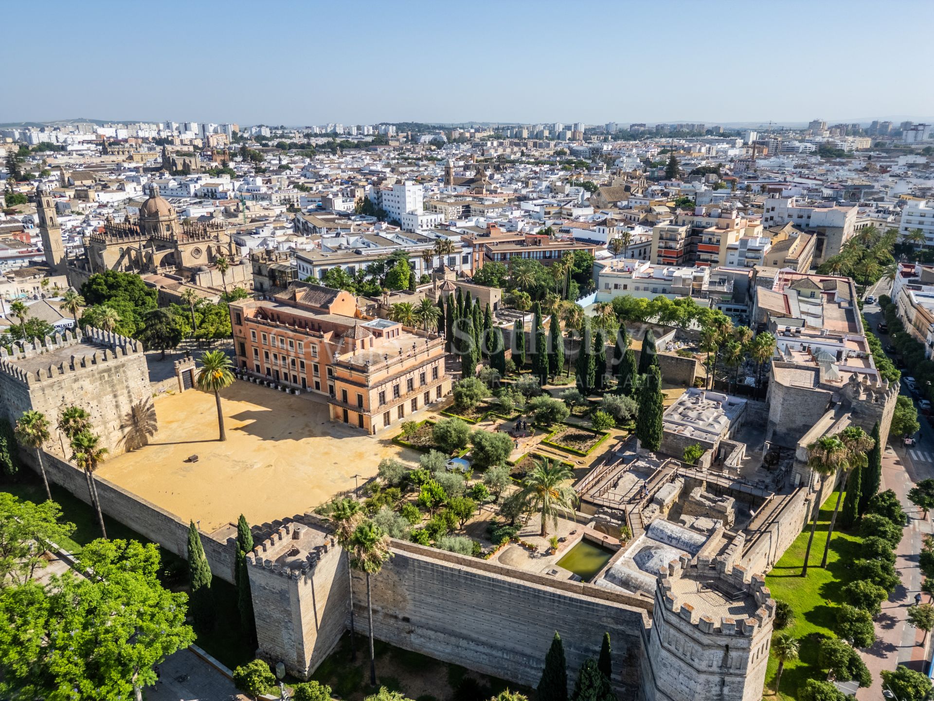 Architectural gem by Teodoro Anasagasti Next to the Alcázar of Jerez