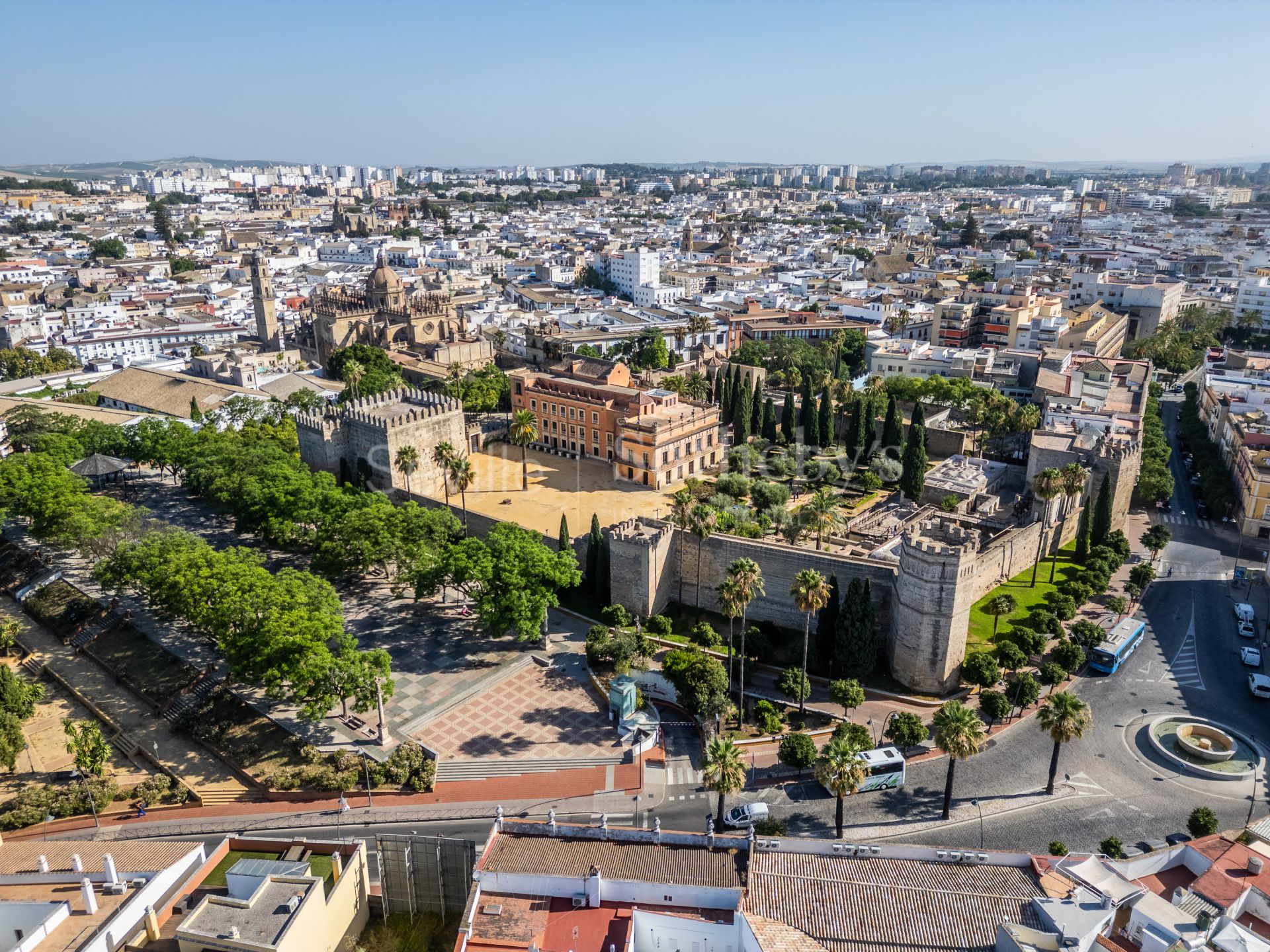 Architectural gem by Teodoro Anasagasti Next to the Alcázar of Jerez