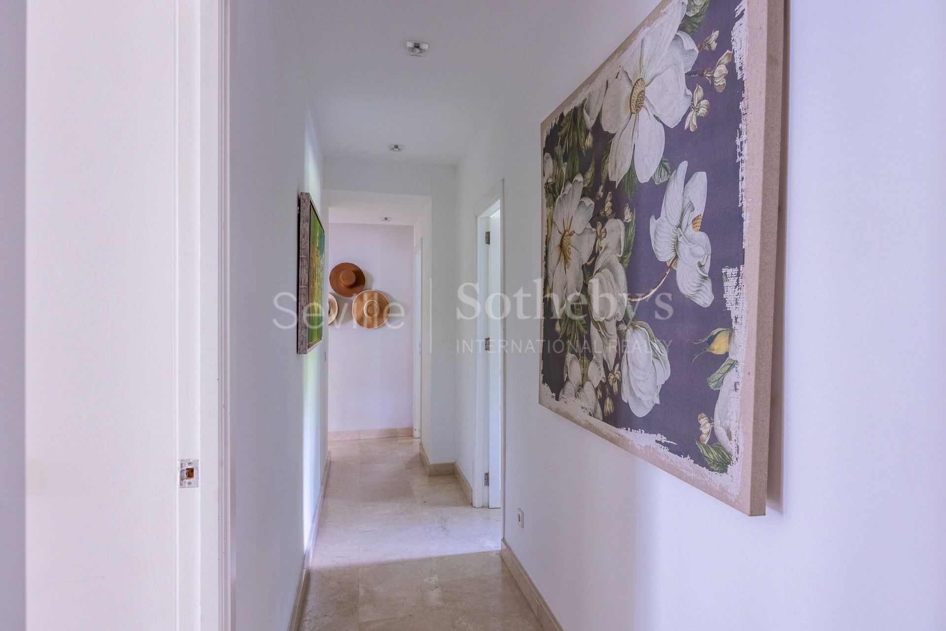 Detached villa in a private residential area in Aljarafe