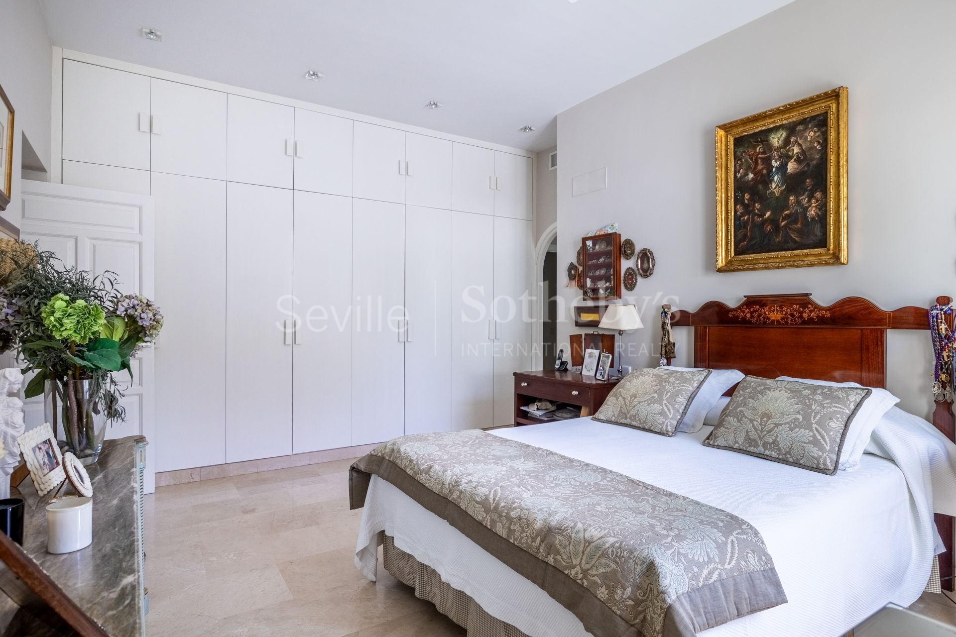 Detached villa in a private residential area in Aljarafe