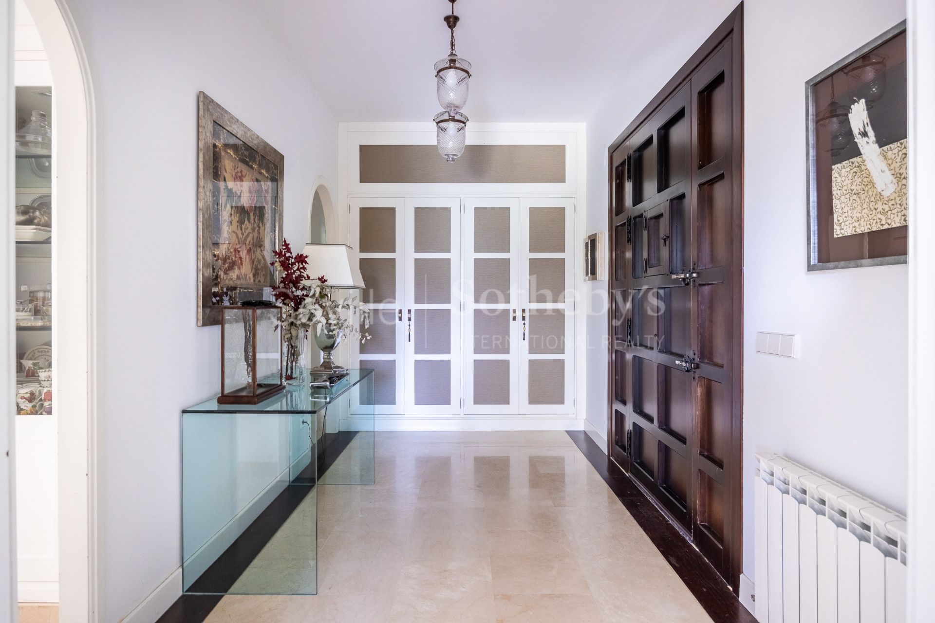 Detached villa in a private residential area in Aljarafe