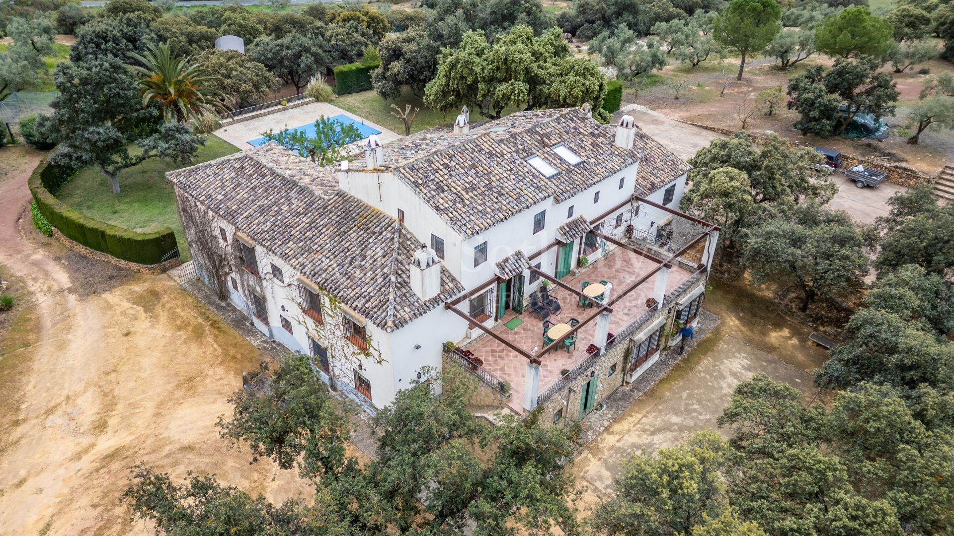 Estate with agricultural exploitation and tourist license in the Antequera region