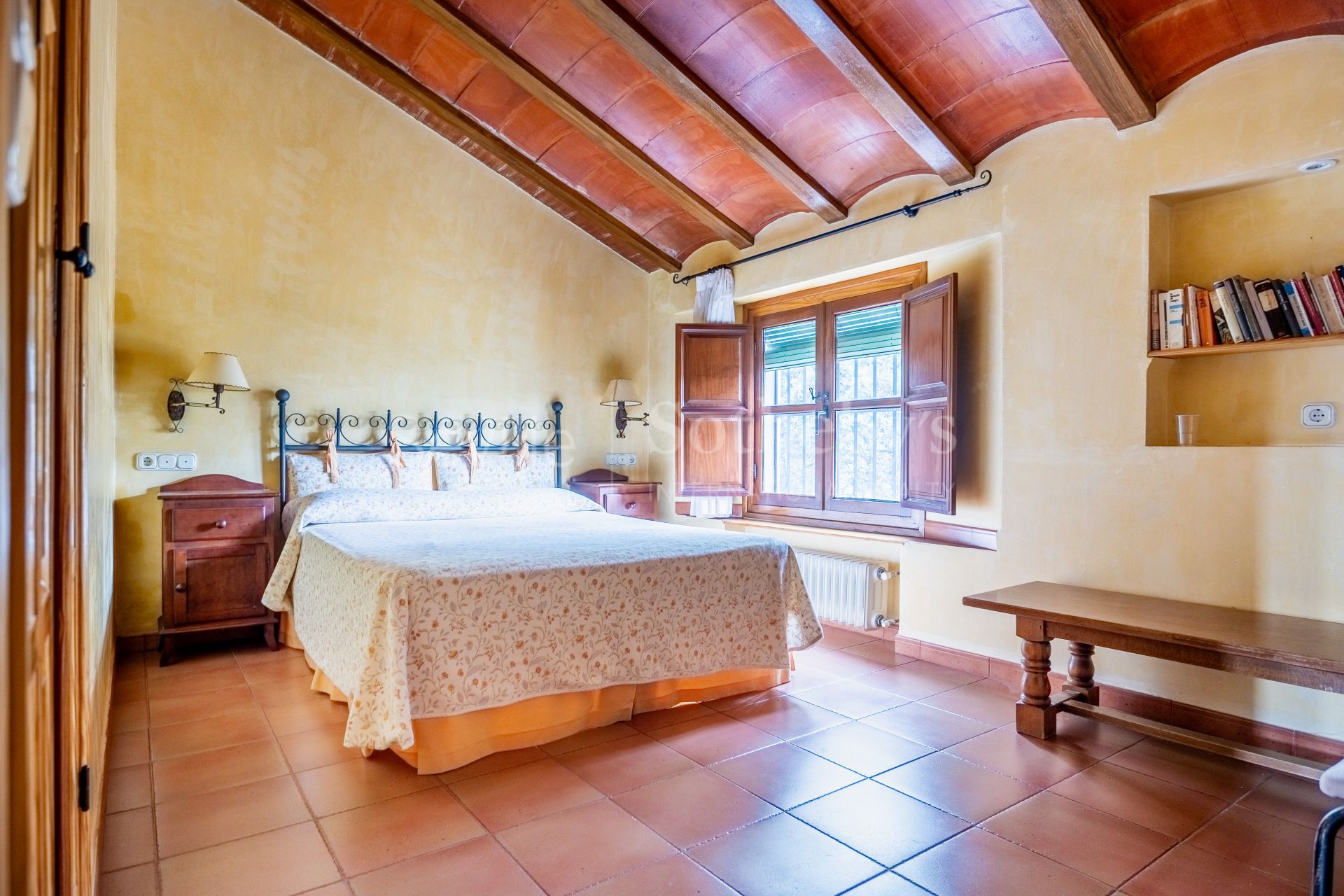 Estate with agricultural exploitation and tourist license in the Antequera region