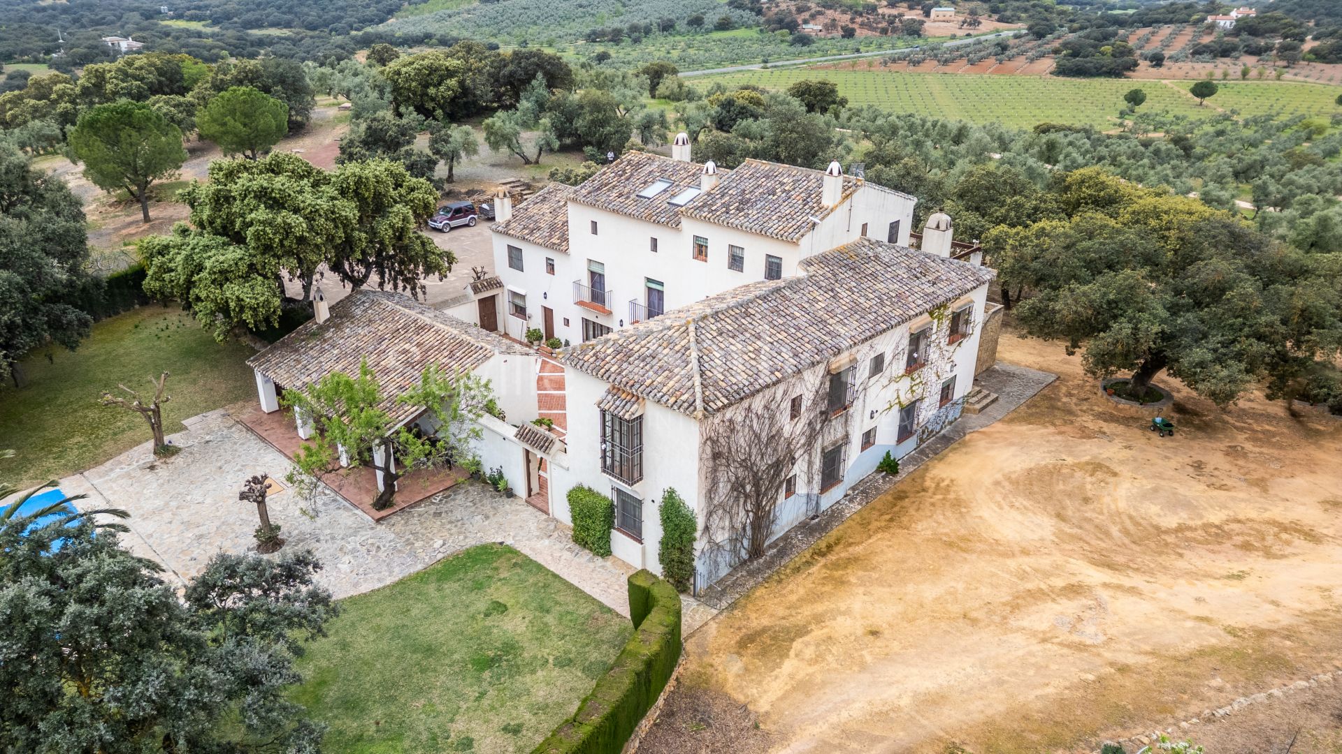Estate with agricultural exploitation and tourist license in the Antequera region
