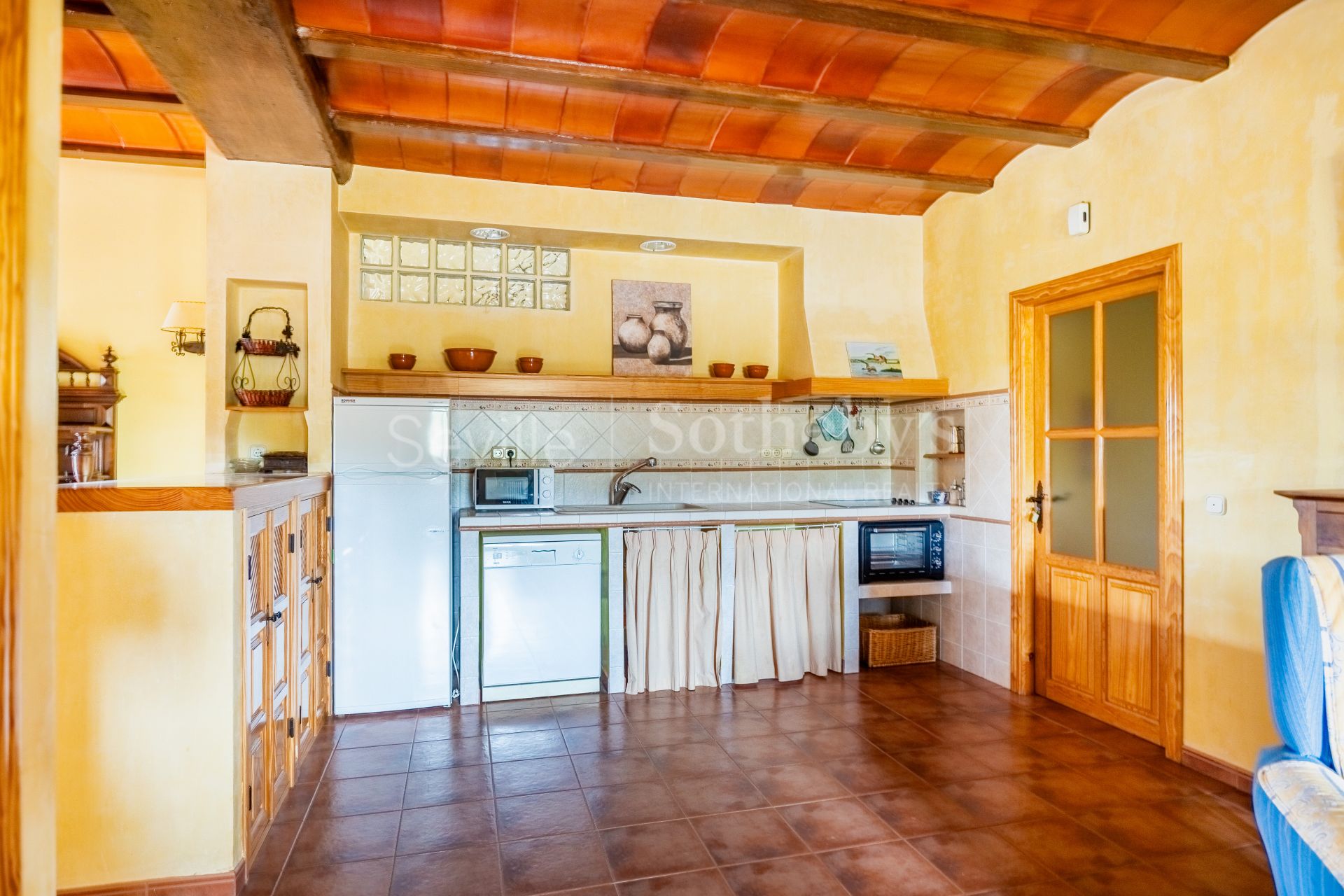 Estate with agricultural exploitation and tourist license in the Antequera region