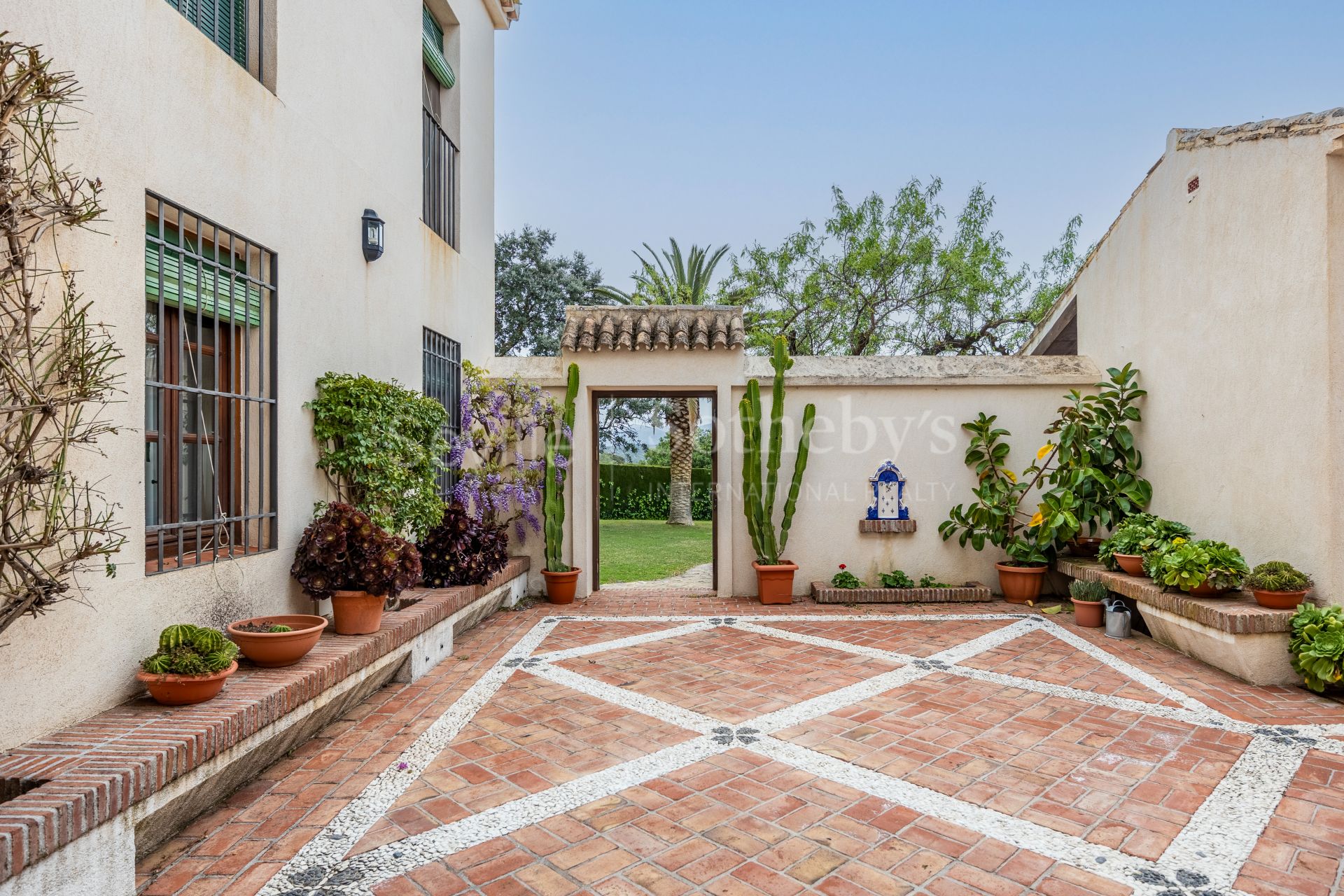 Estate with agricultural exploitation and tourist license in the Antequera region