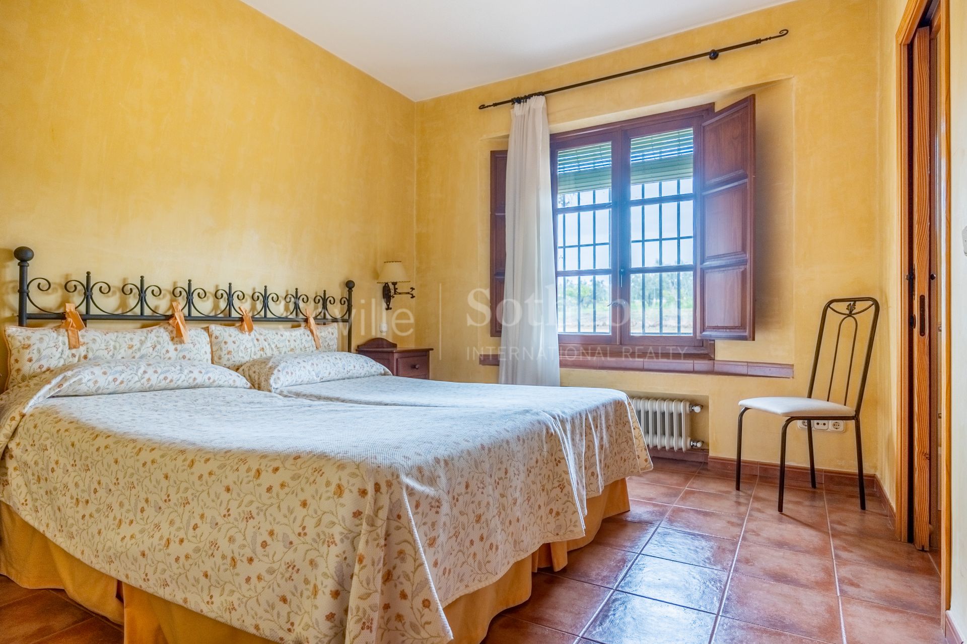 Estate with agricultural exploitation and tourist license in the Antequera region