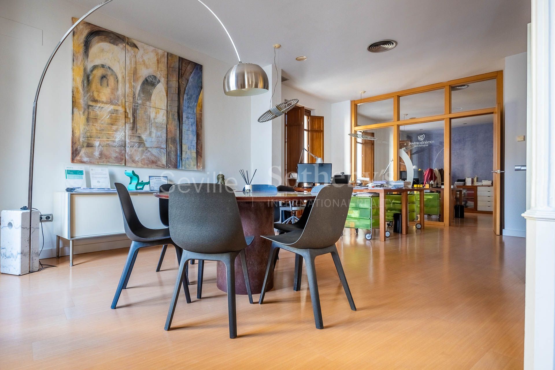 Exclusive office in the heart of the historic center