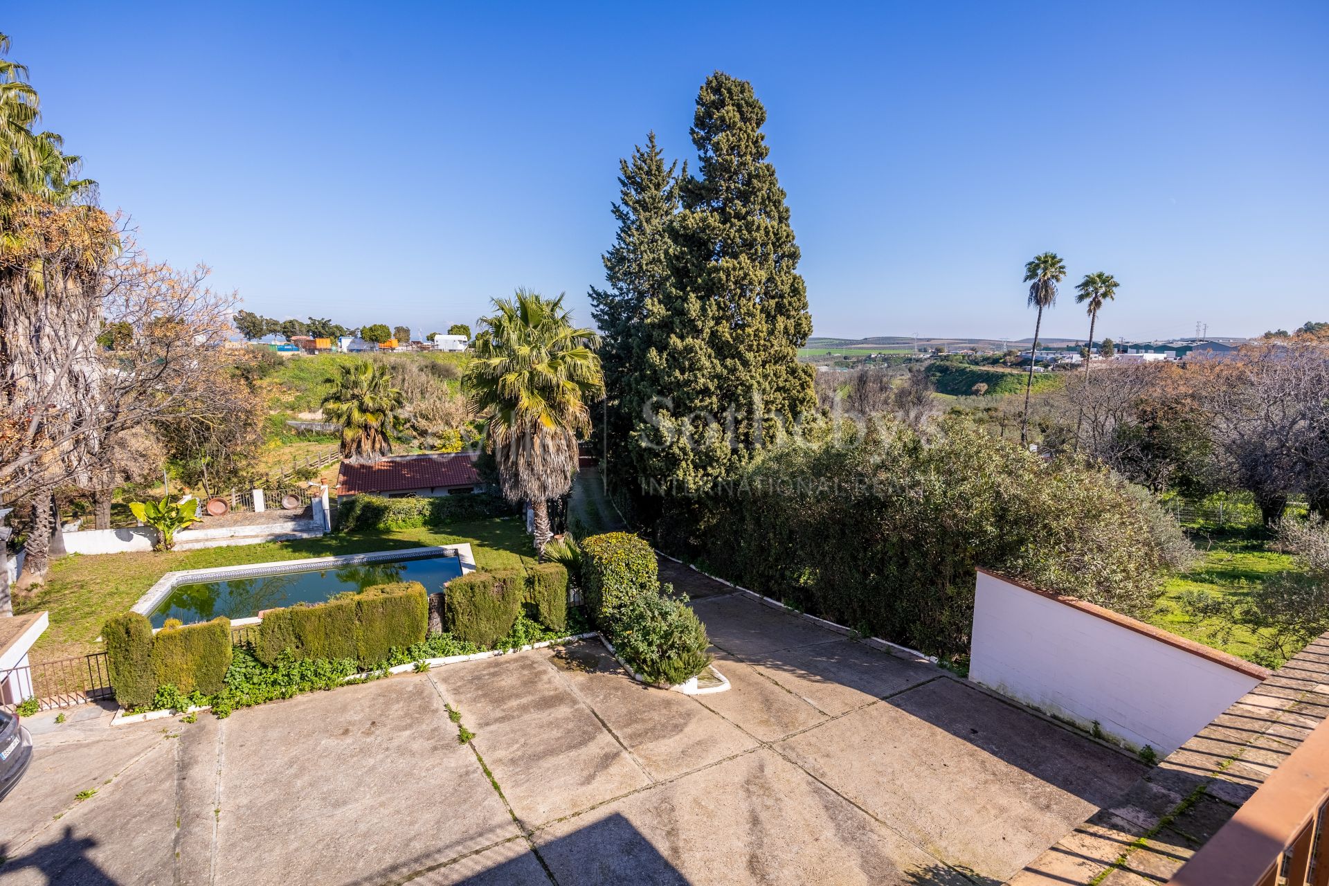 Exclusivo chalet con gran parcela, piscina y espacio para caballos