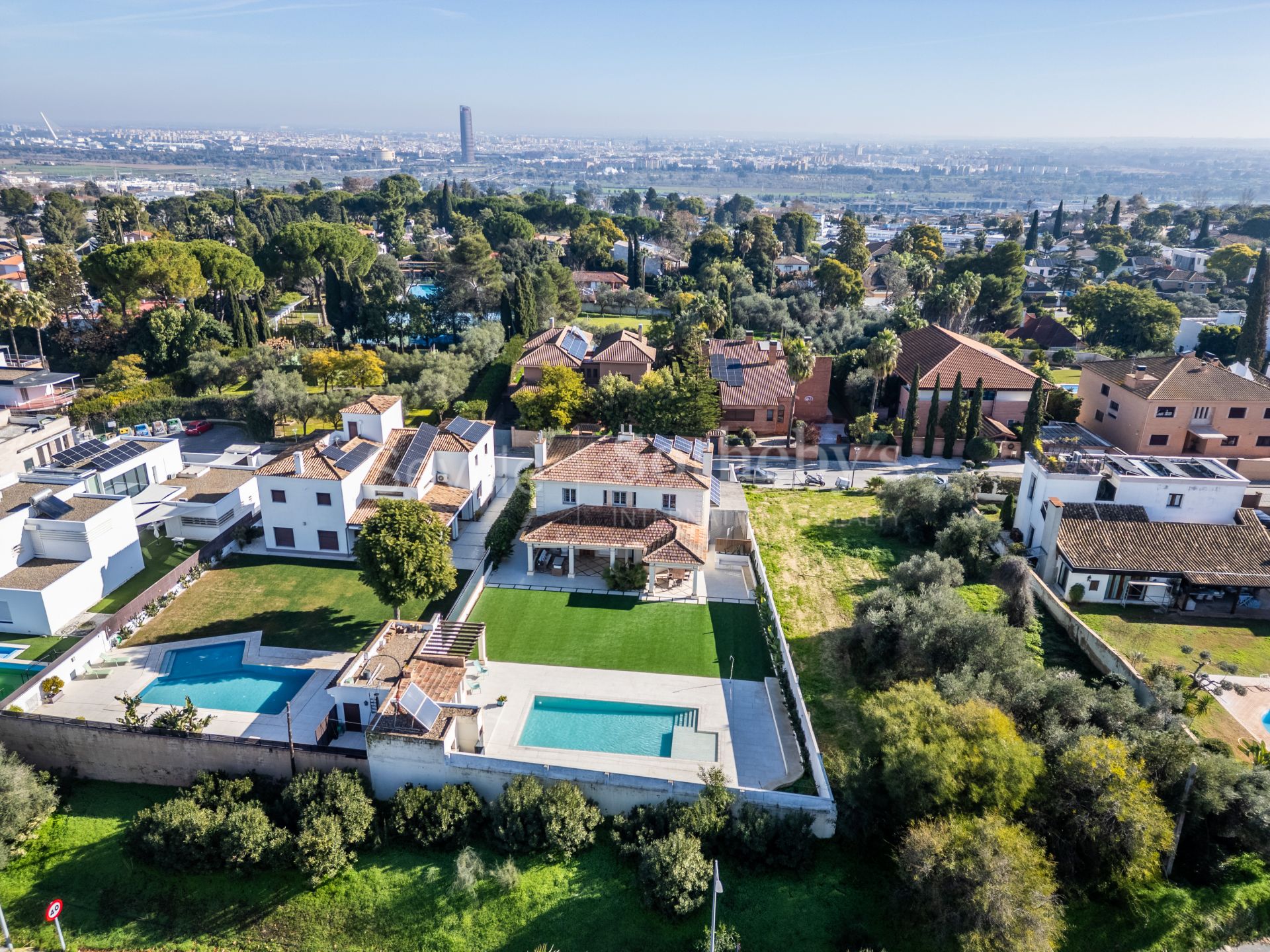 Villa independiente en urbanización de Cantera Blanca.