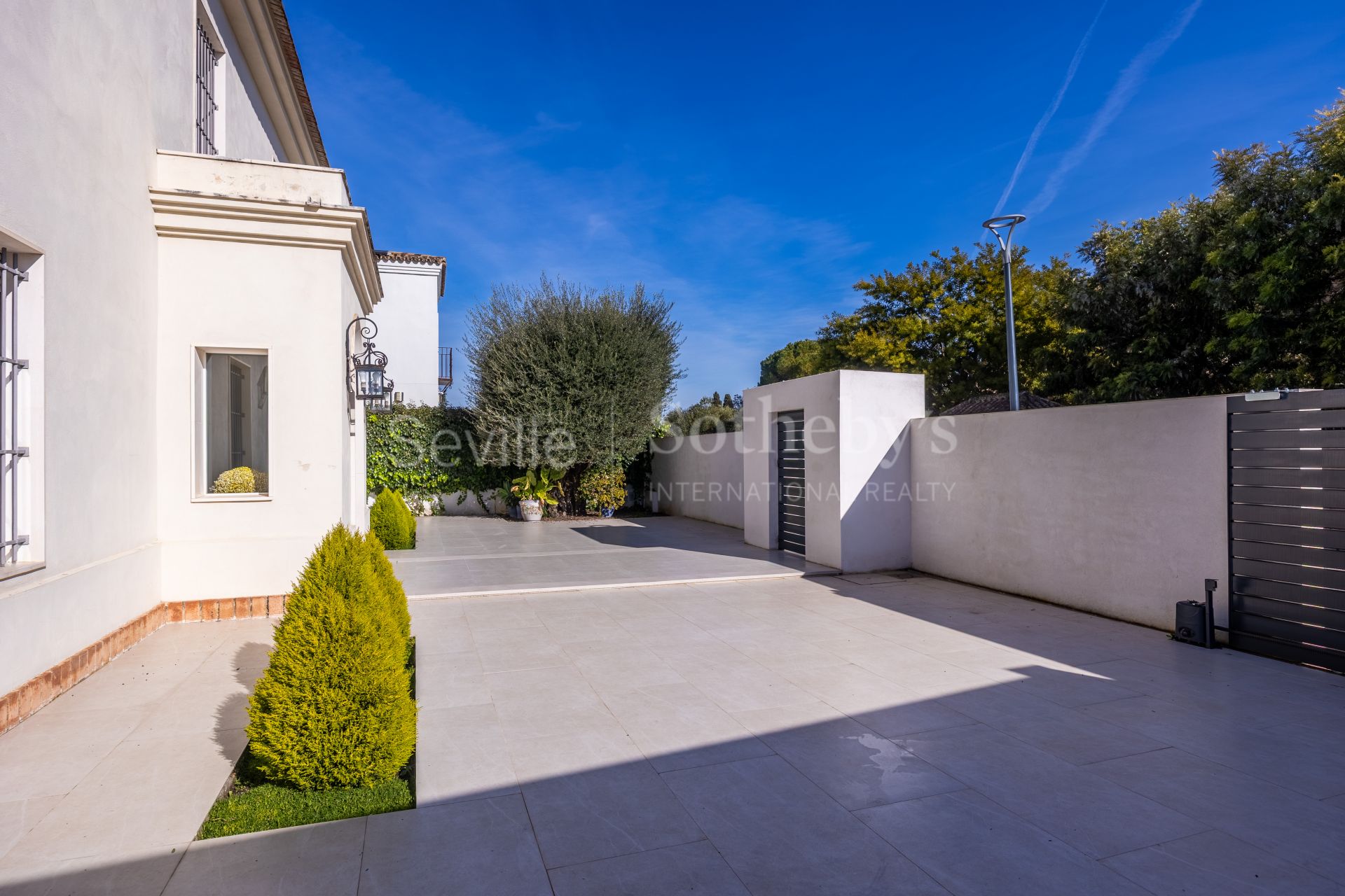 Villa independiente en urbanización de Cantera Blanca.