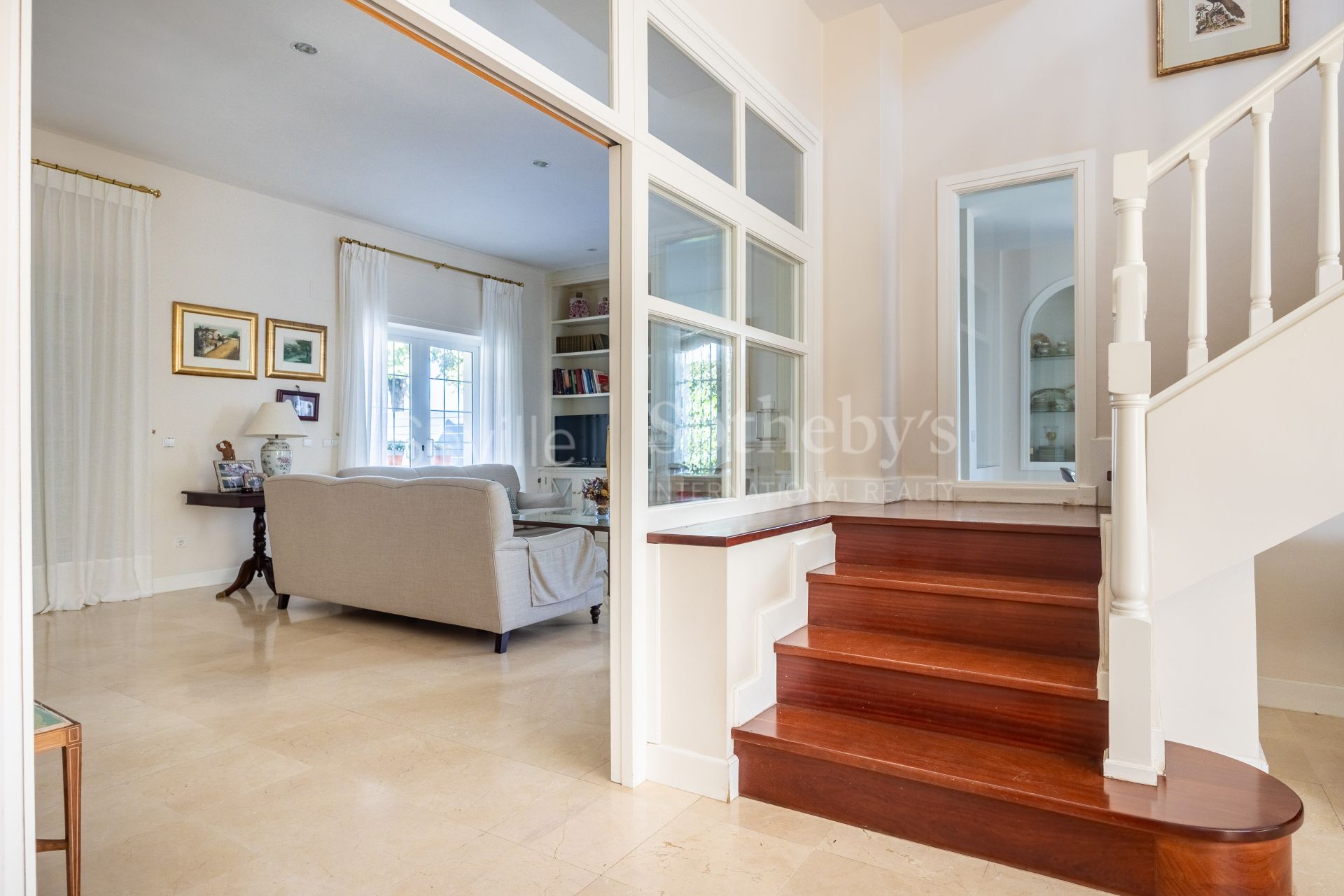 Villa independiente en urbanización de Cantera Blanca.