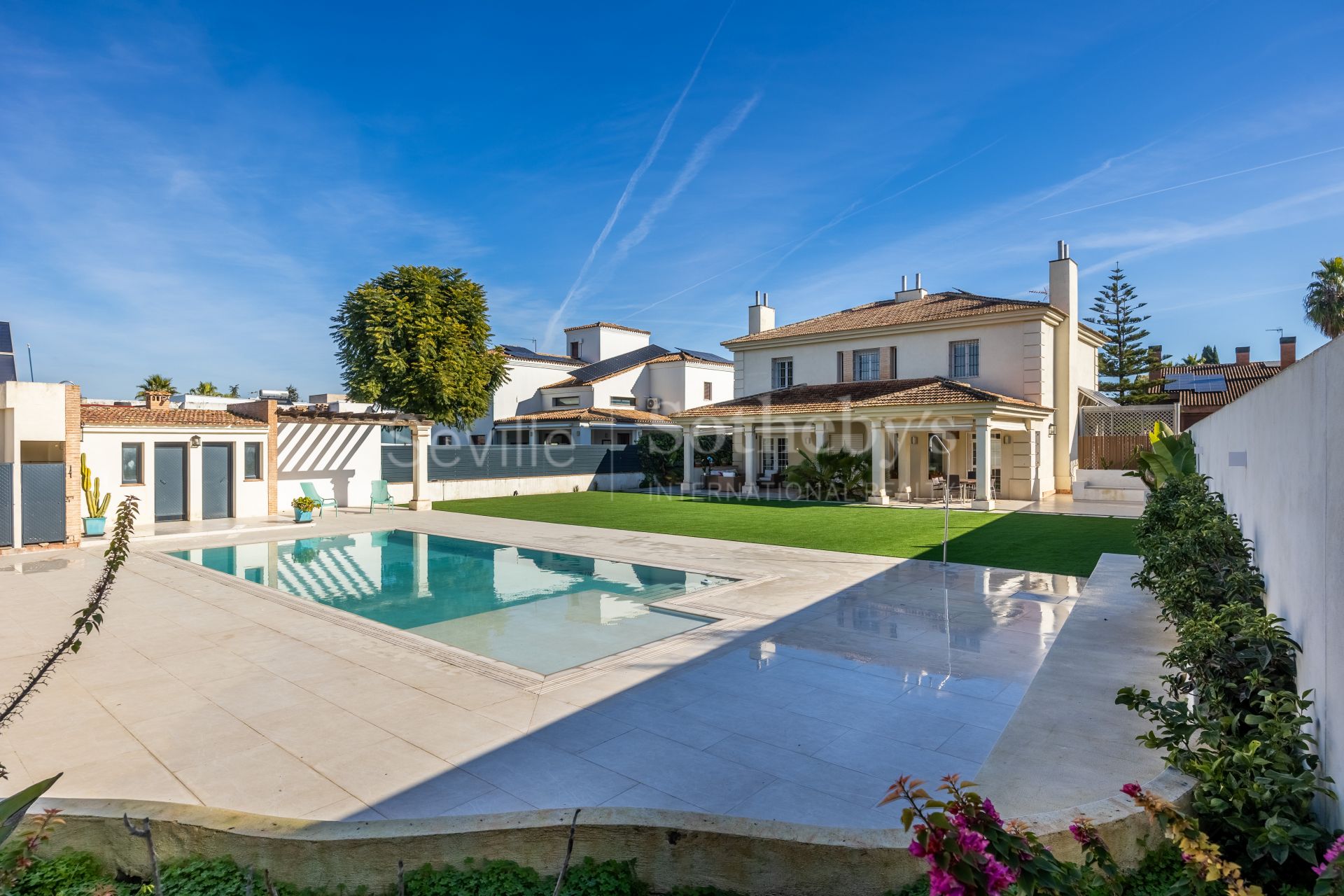 Villa independiente en urbanización de Cantera Blanca.