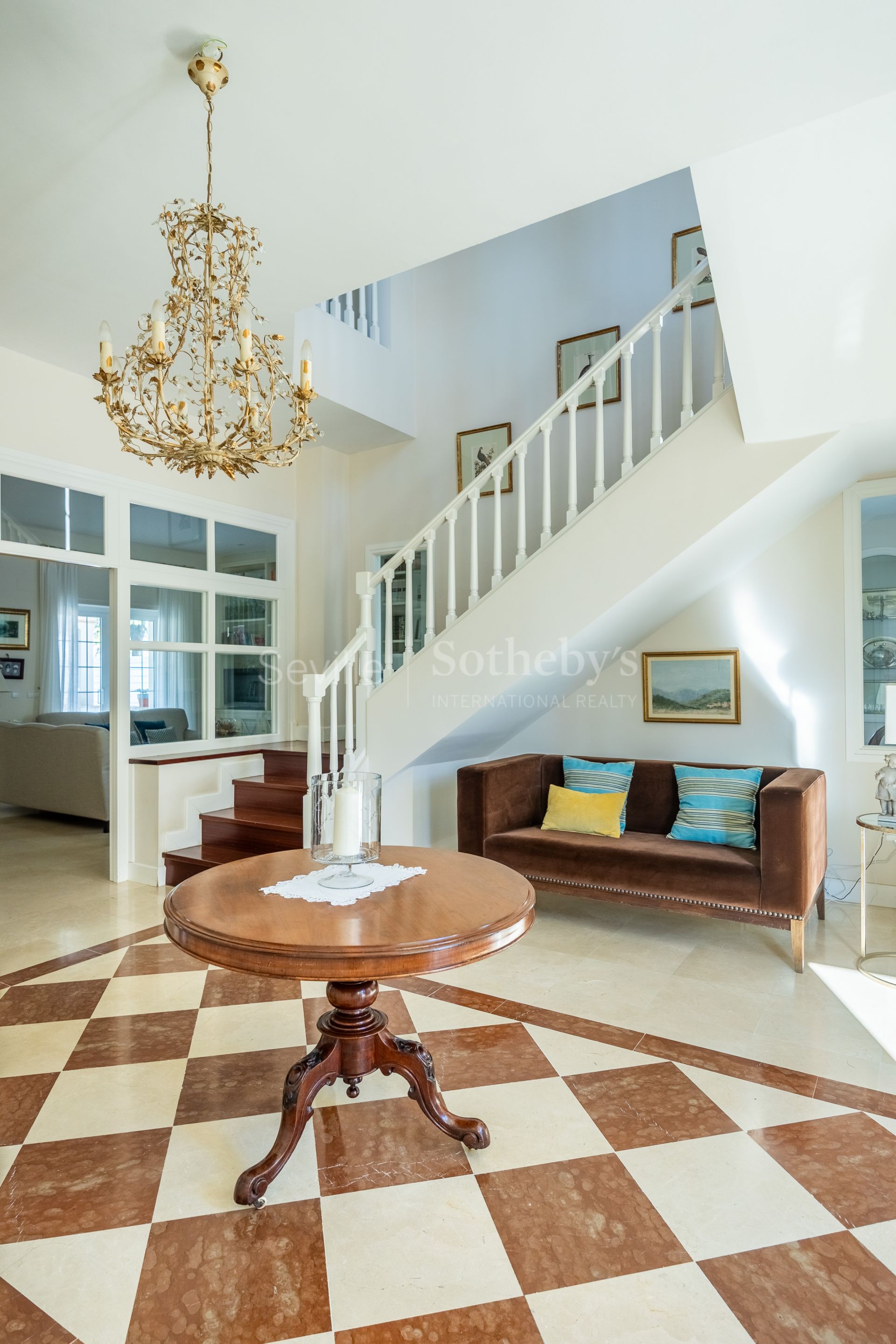 Villa independiente en urbanización de Cantera Blanca.