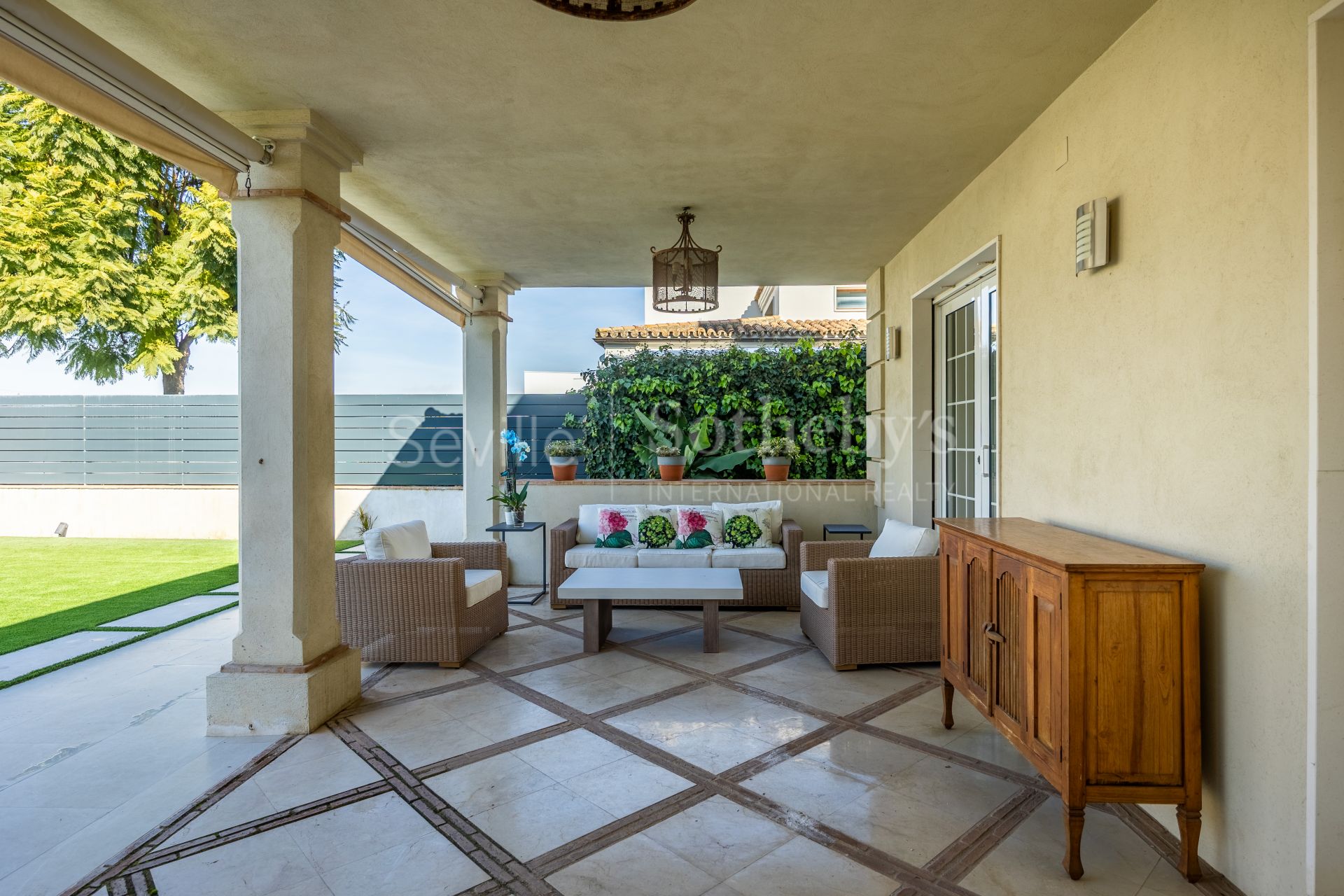 Villa independiente en urbanización de Cantera Blanca.