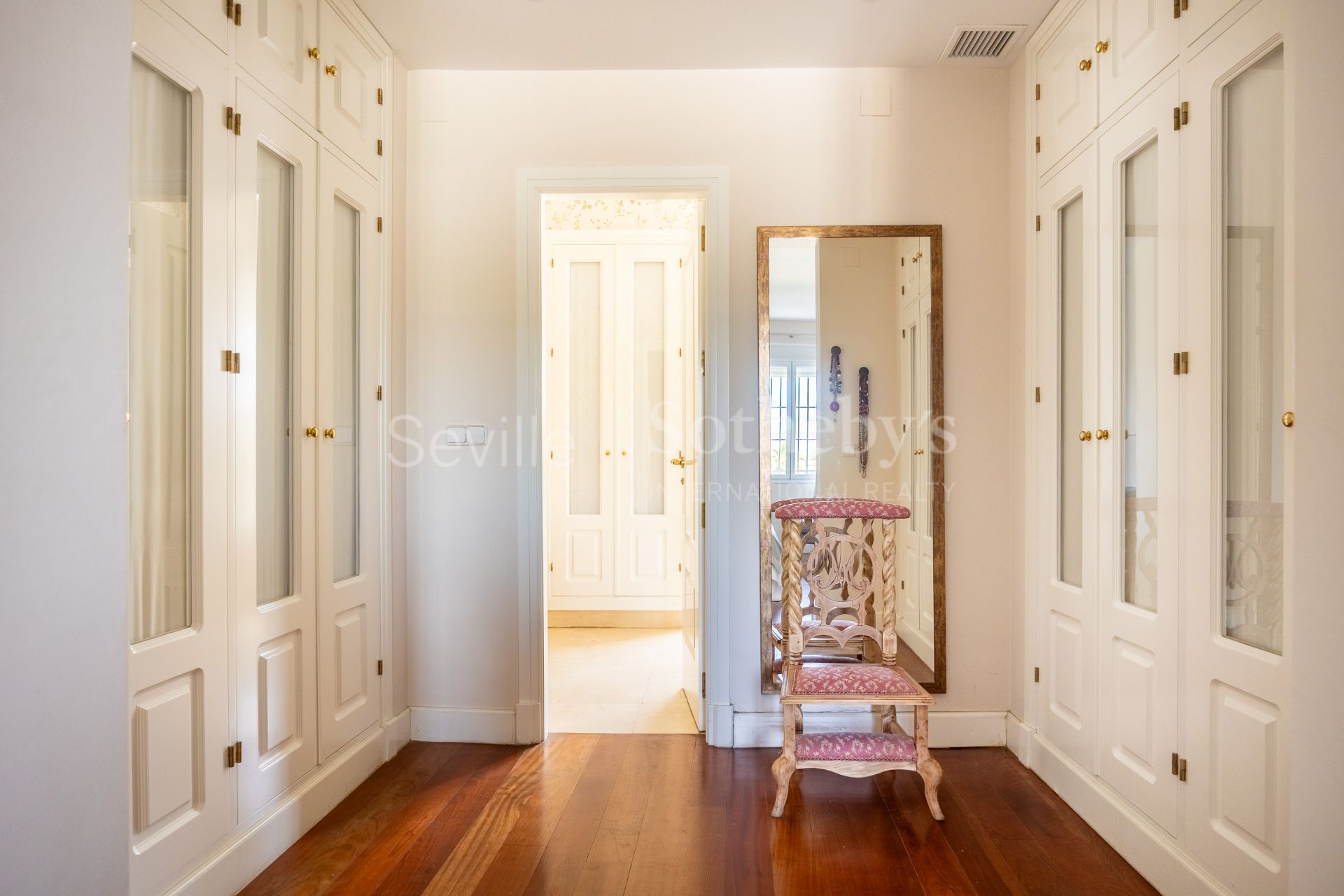 Villa independiente en urbanización de Cantera Blanca.