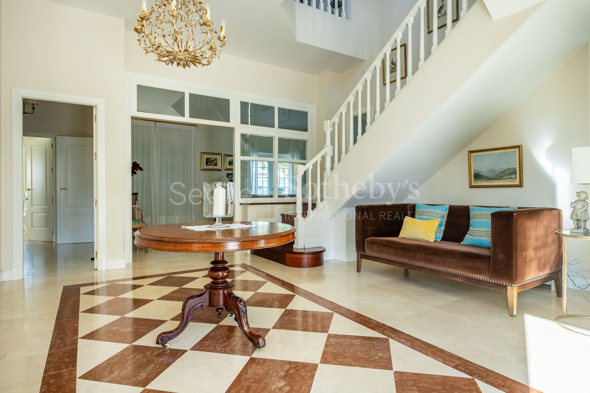 Villa independiente en urbanización de Cantera Blanca.