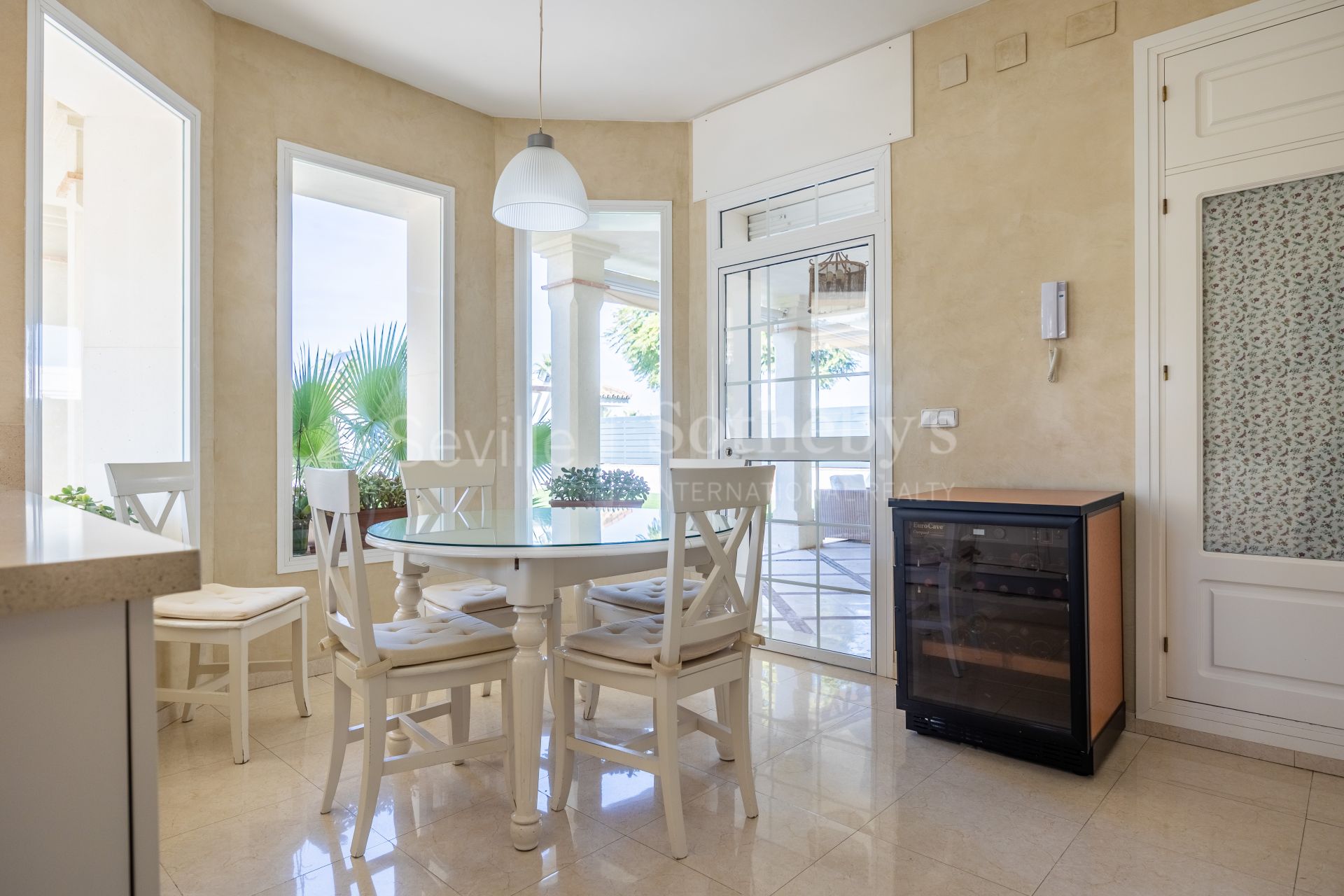 Villa independiente en urbanización de Cantera Blanca.