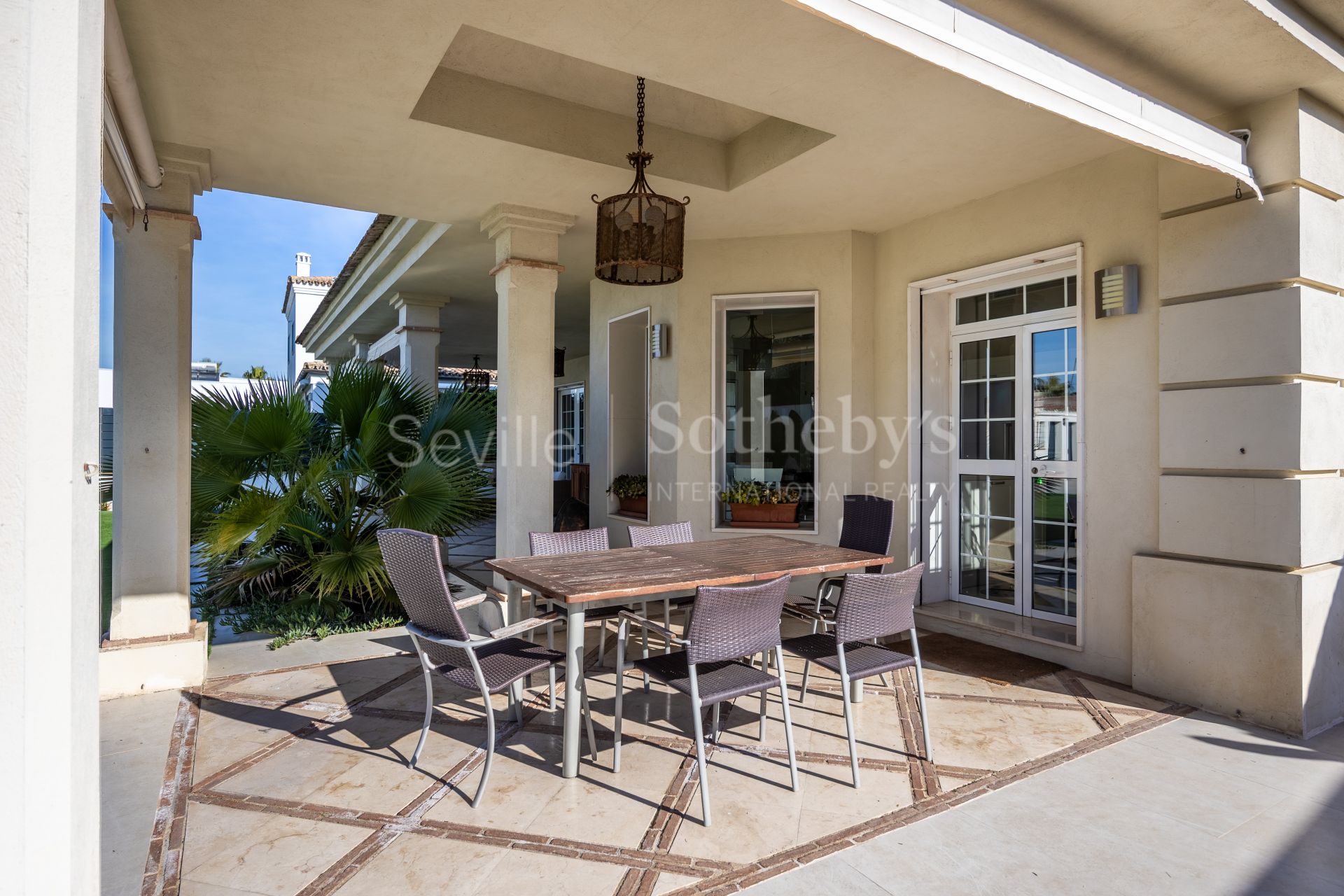 Villa independiente en urbanización de Cantera Blanca.