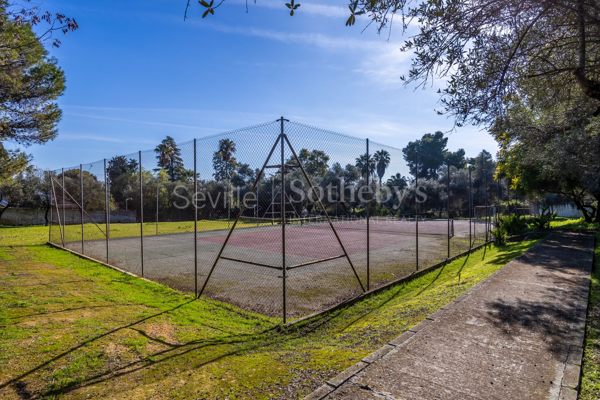 Villa independiente en urbanización de Cantera Blanca.