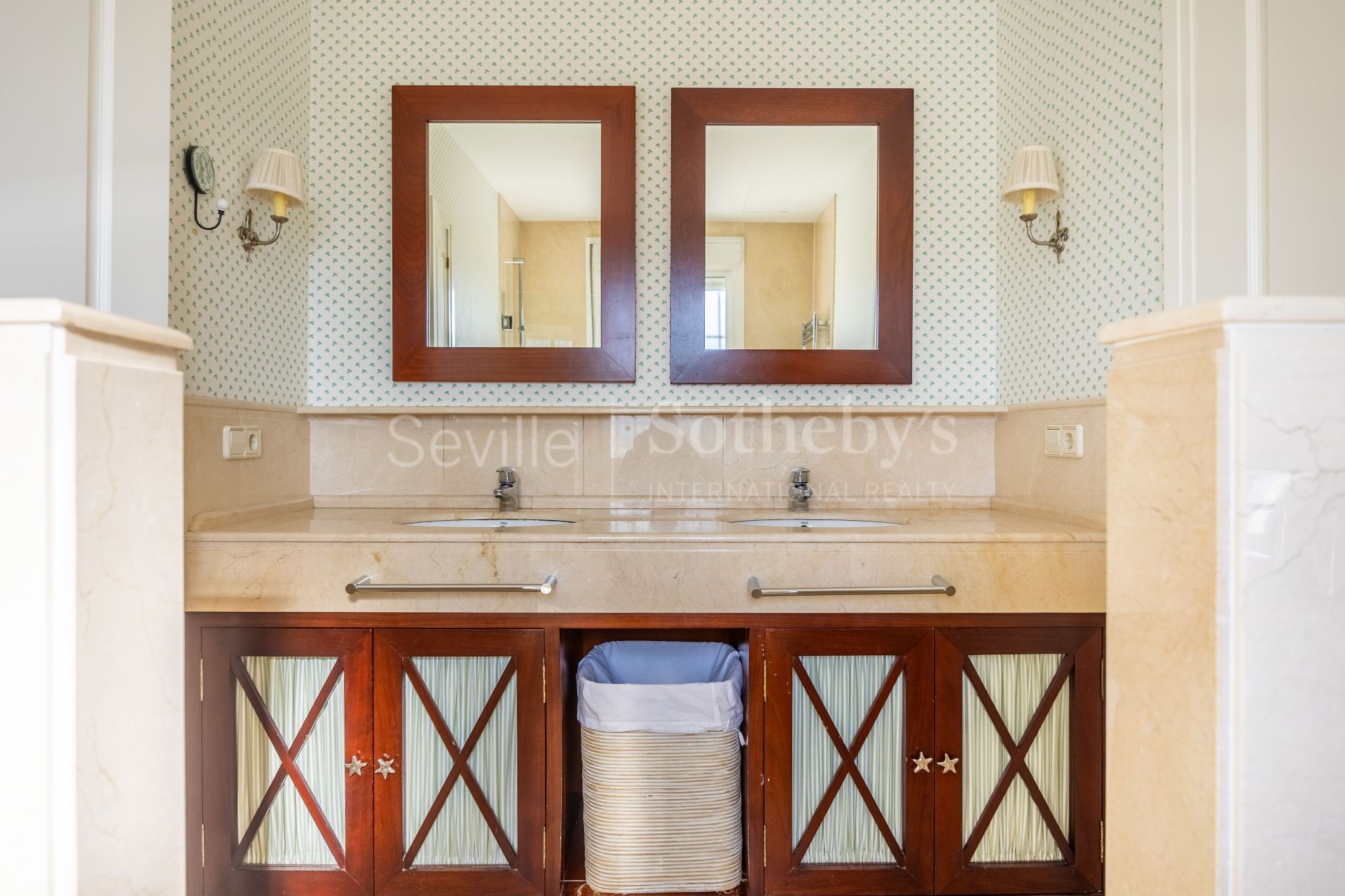 Villa independiente en urbanización de Cantera Blanca.