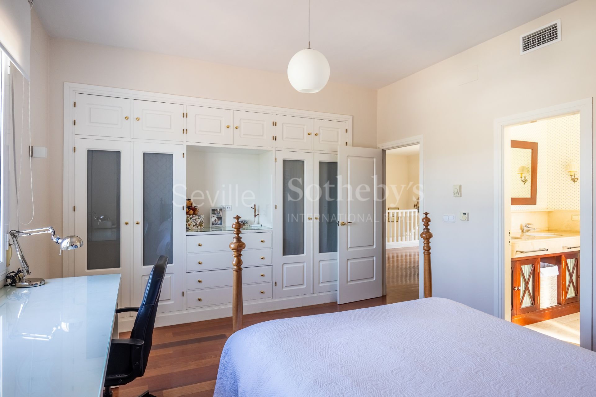 Villa independiente en urbanización de Cantera Blanca.