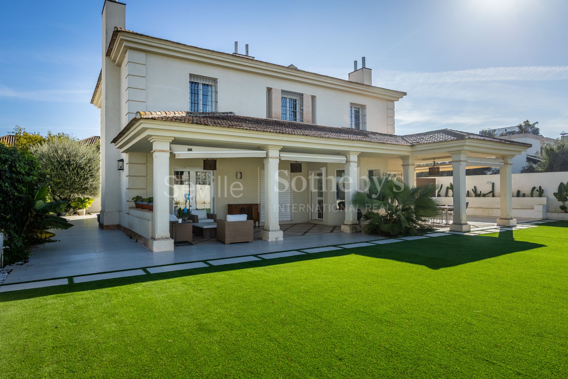 Villa independiente en urbanización de Cantera Blanca.