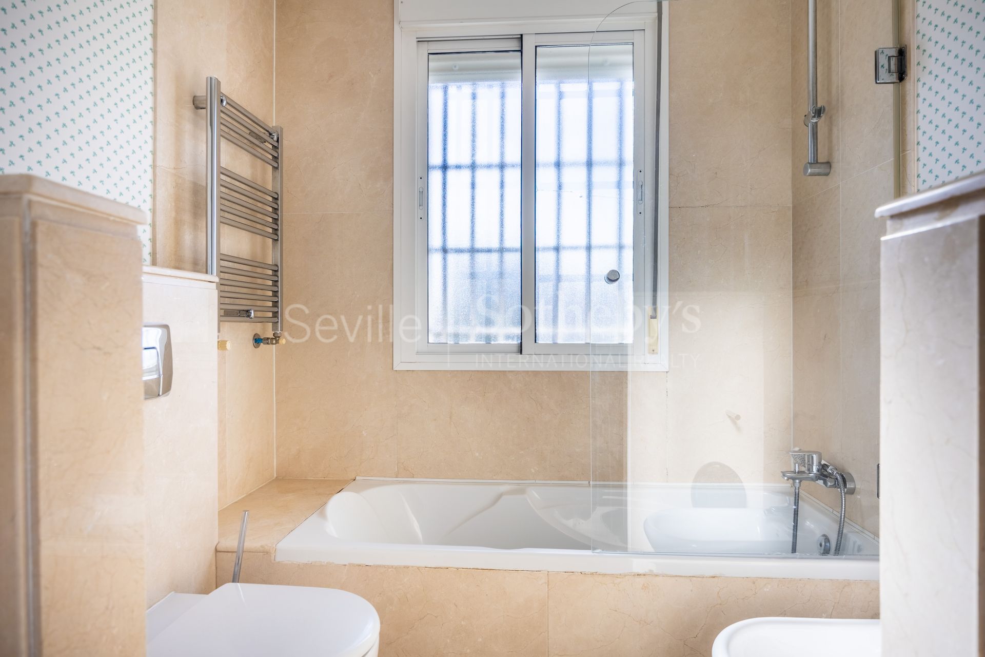 Villa independiente en urbanización de Cantera Blanca.