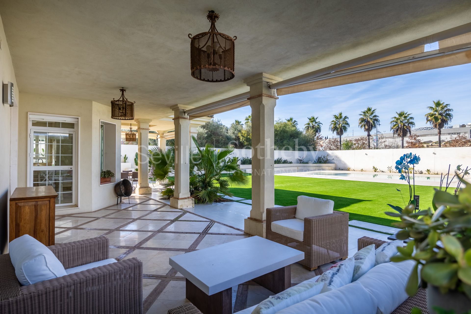 Villa independiente en urbanización de Cantera Blanca.