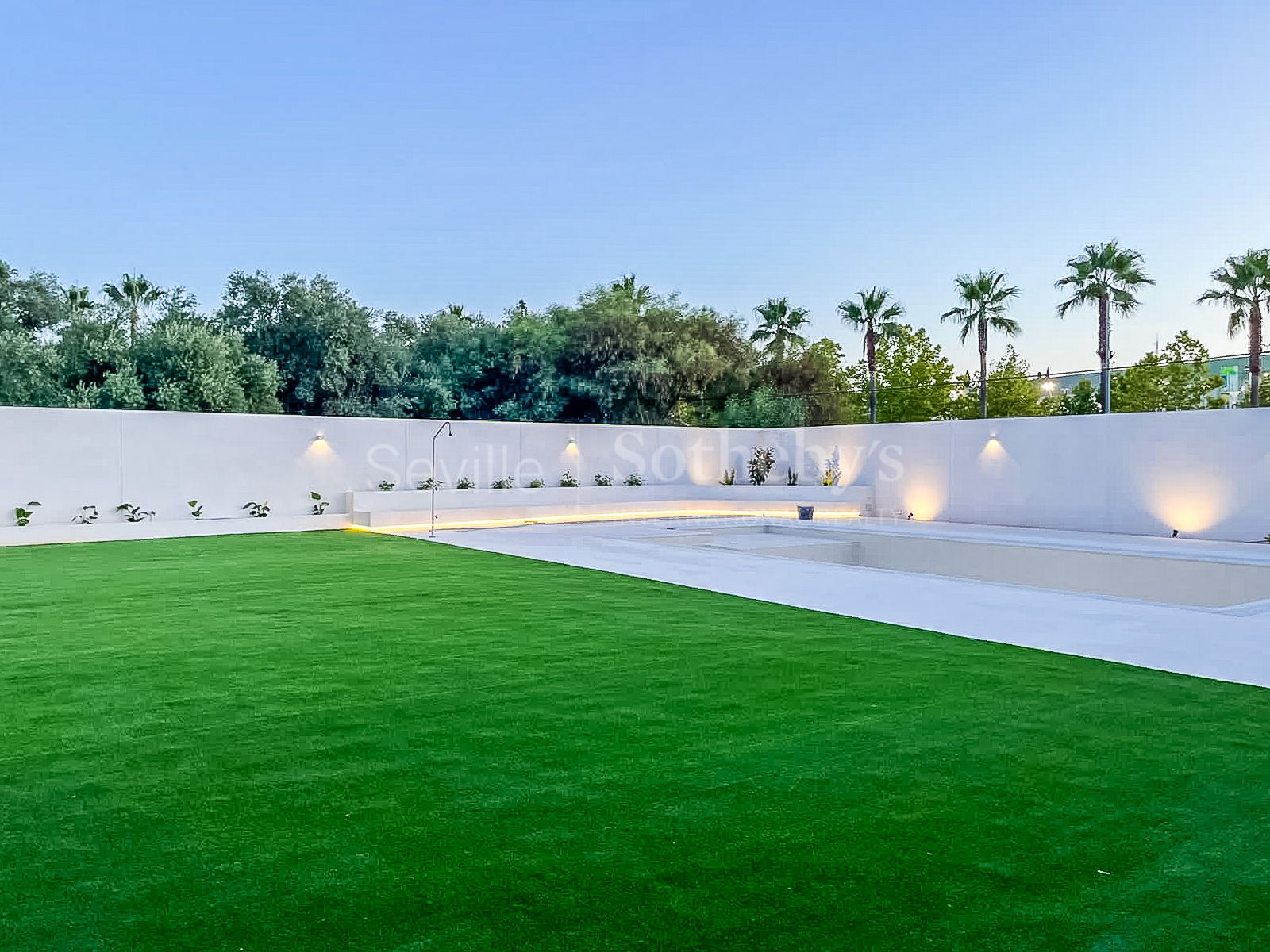 Villa independiente en urbanización de Cantera Blanca.