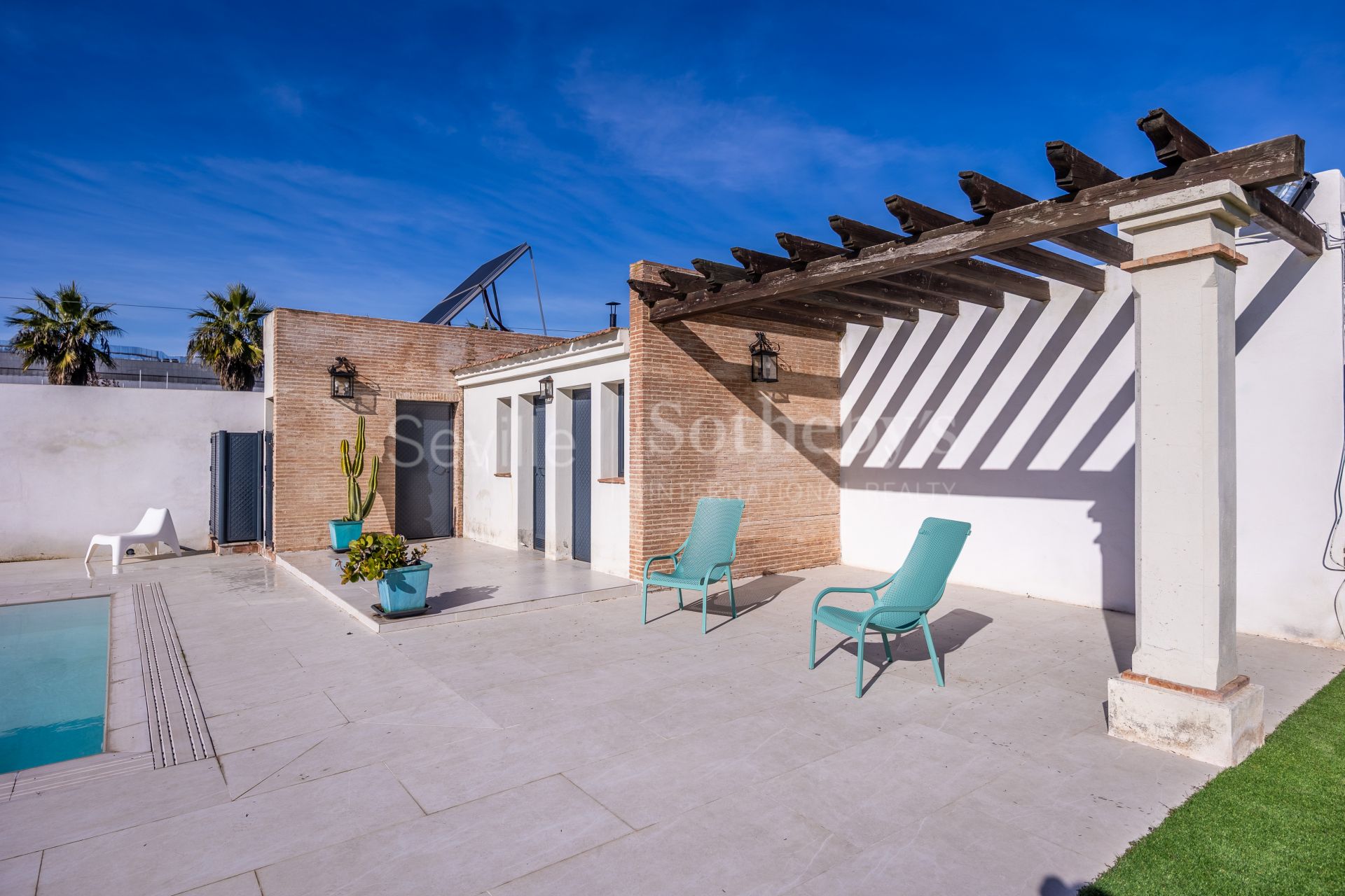 Villa independiente en urbanización de Cantera Blanca.