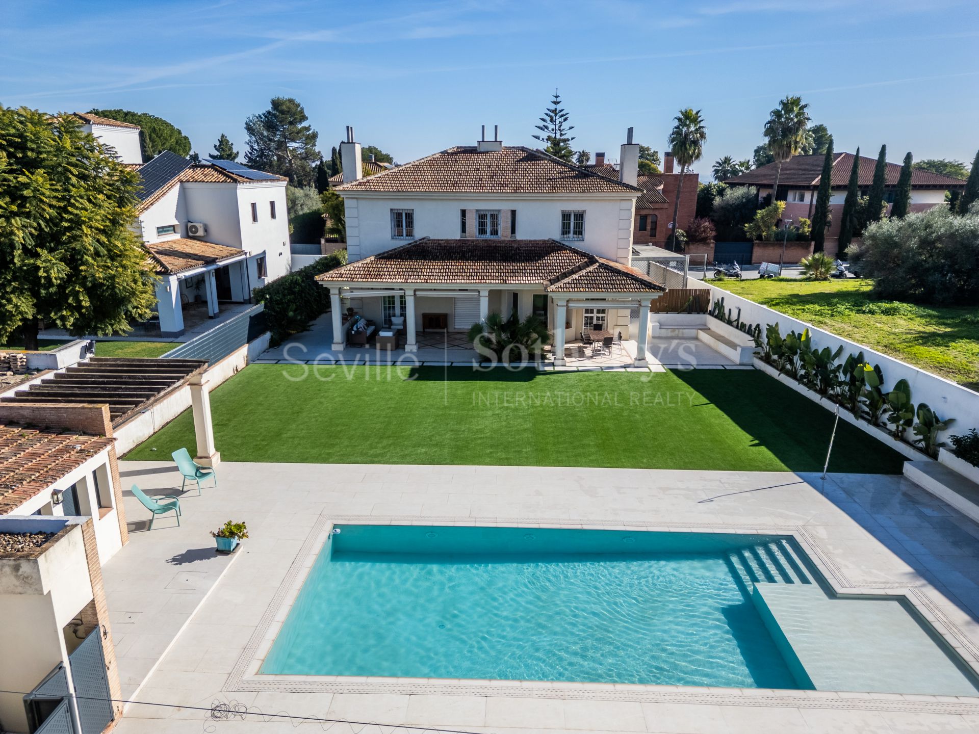 Villa independiente en urbanización de Cantera Blanca.