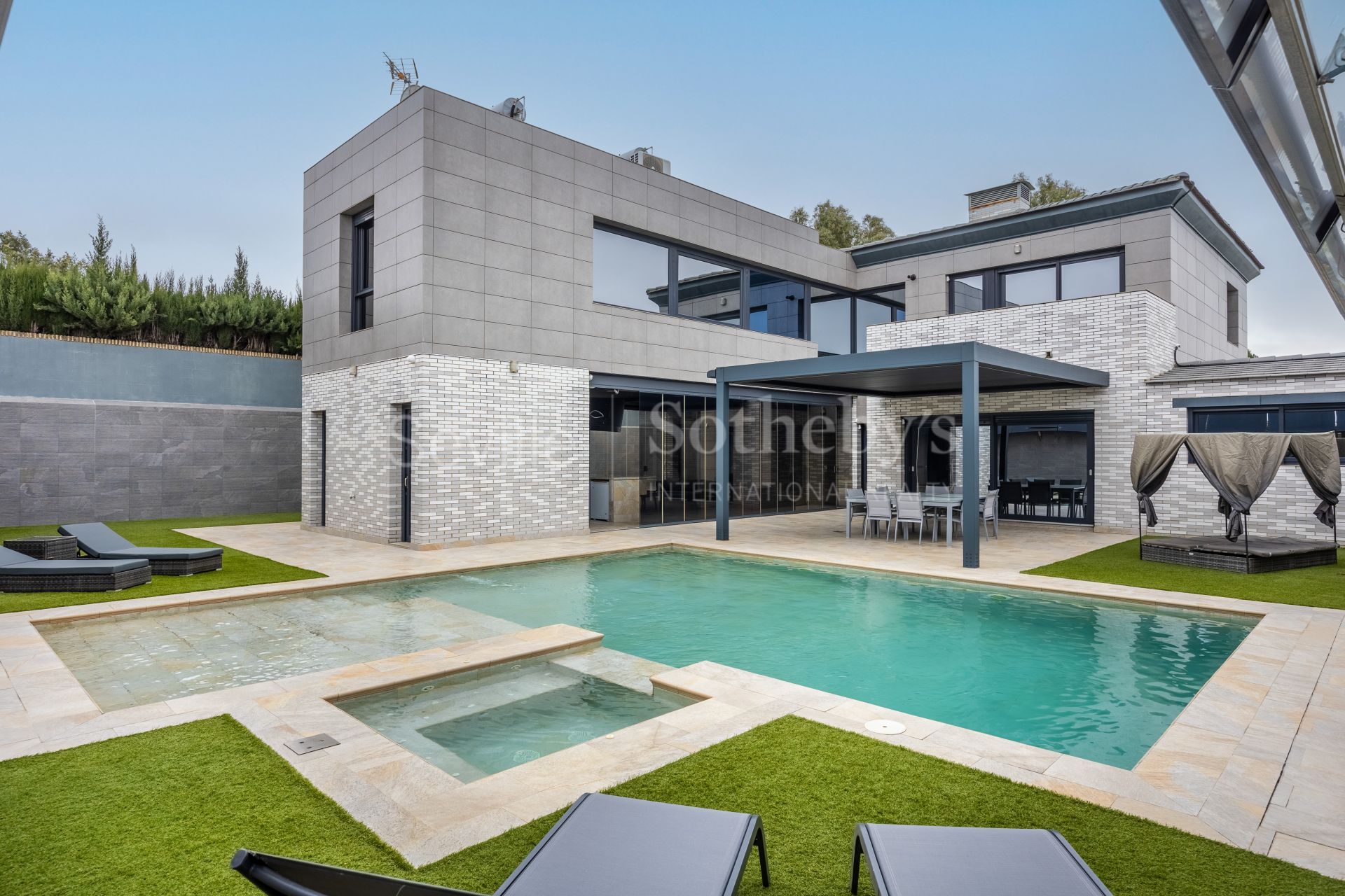 Propiedad independiente en la urbanización de Olivar de Quintos